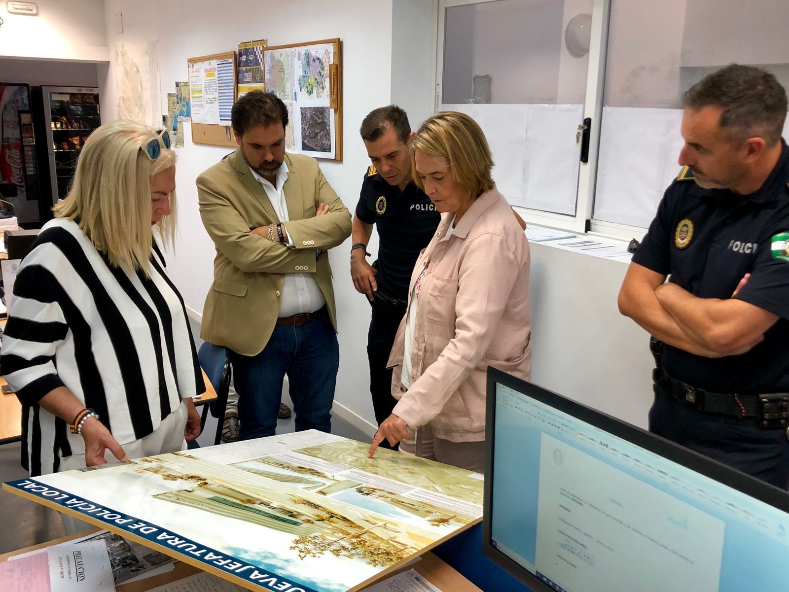 Visita de la alcaldesa de Motril al edificio de la Policía Local