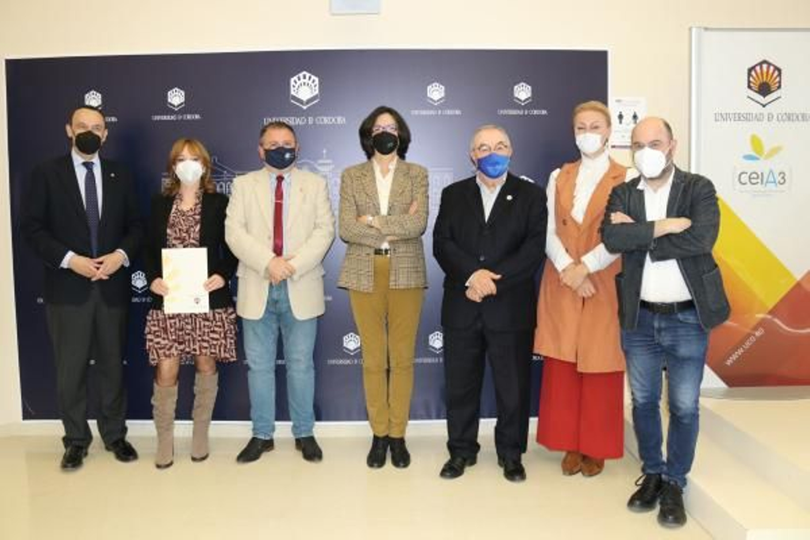 Representantes de las entidades gastronómicas junto al rector y al director de la Cátedra de Gastronomía, Rafael Moreno.