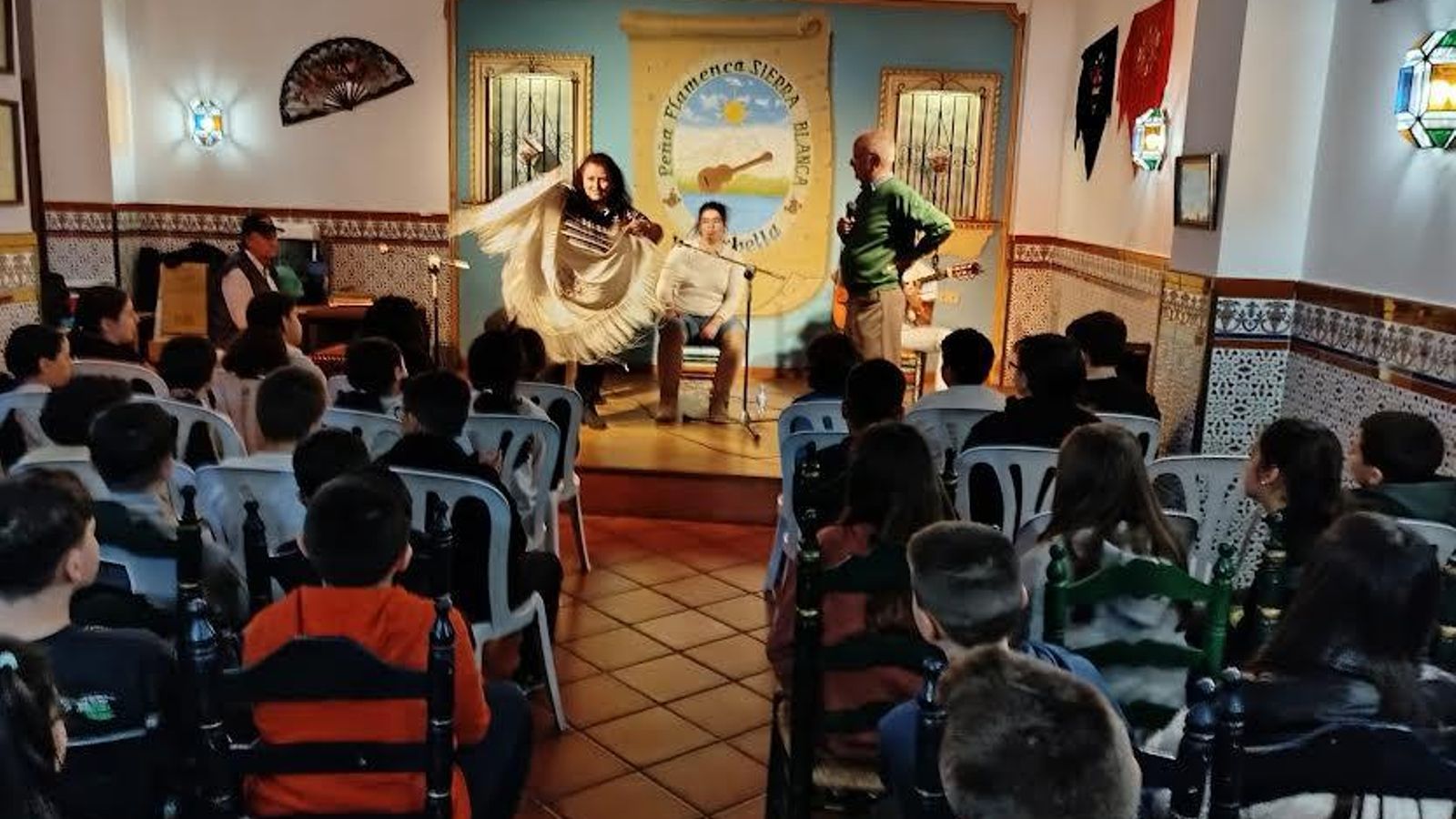 Curso El cole va a la peña flamenca.