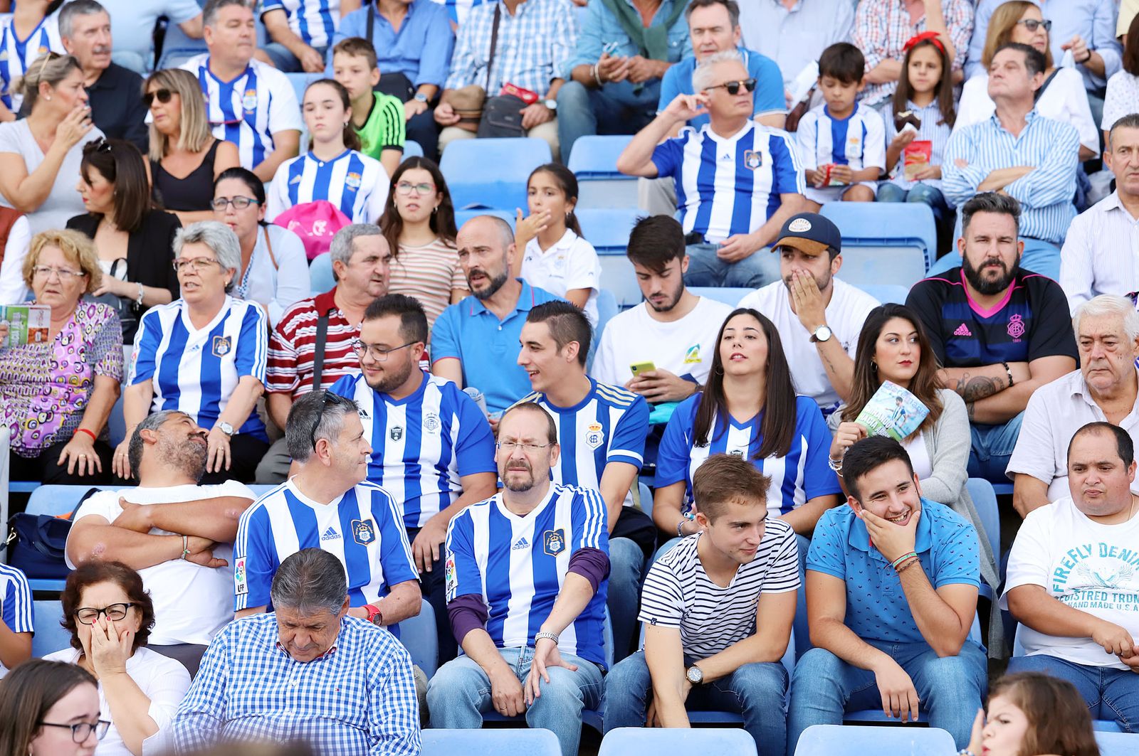 Imágenes del ambiente en el Estadio Nuevo Colombino