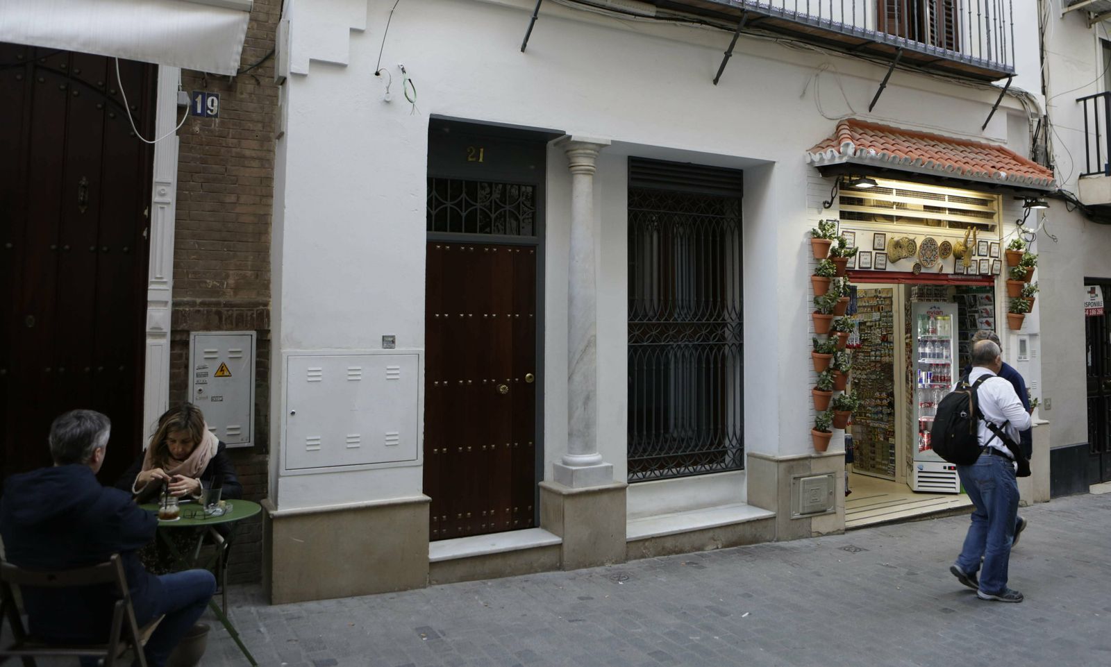 Uno de los negocios hoteleros se encuentra en el número 21 de la calle Placentines.