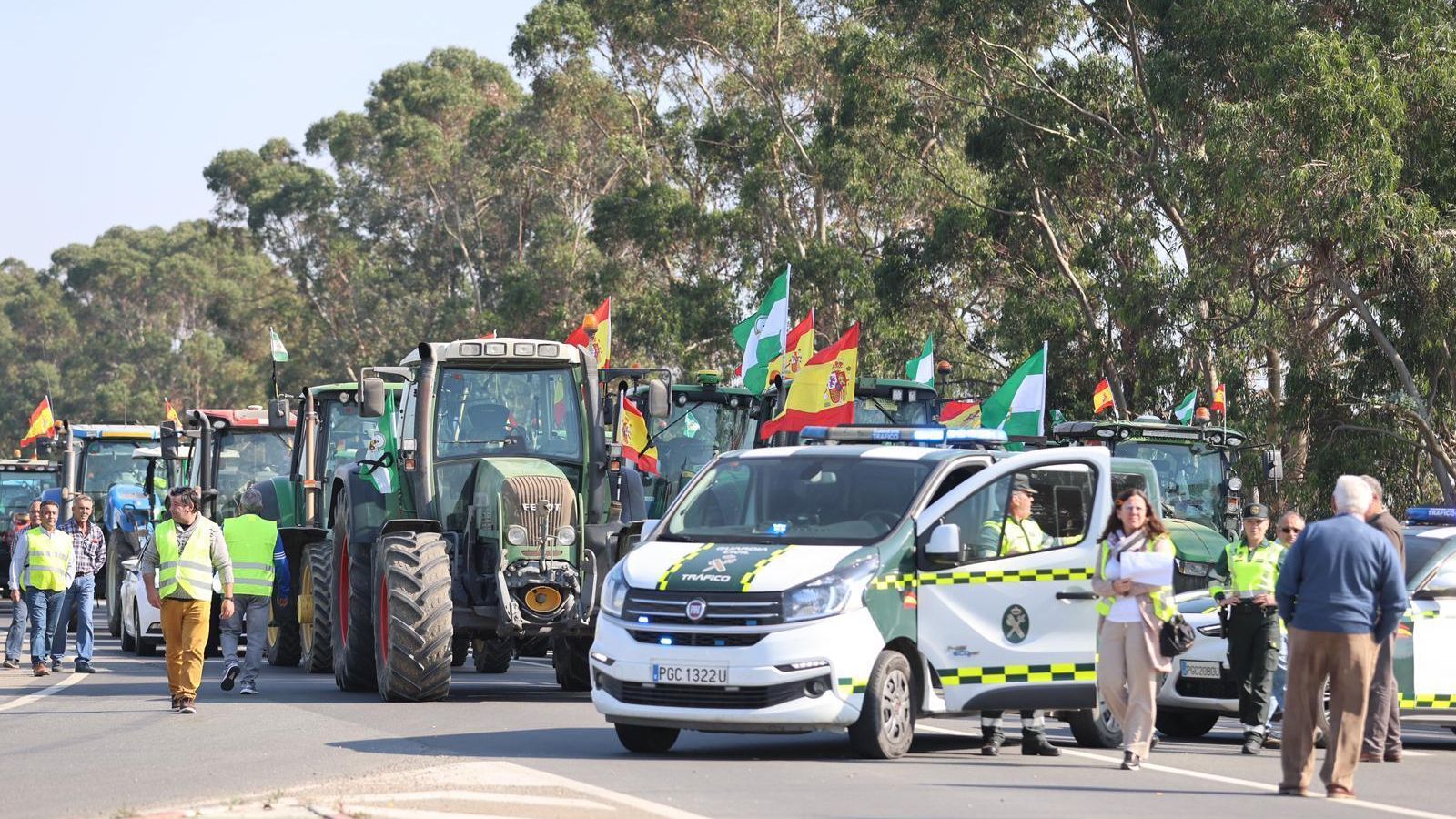 Prohíben el paso a los agricultores de Huelva Prohíben el paso a los agricultores de Huelva
