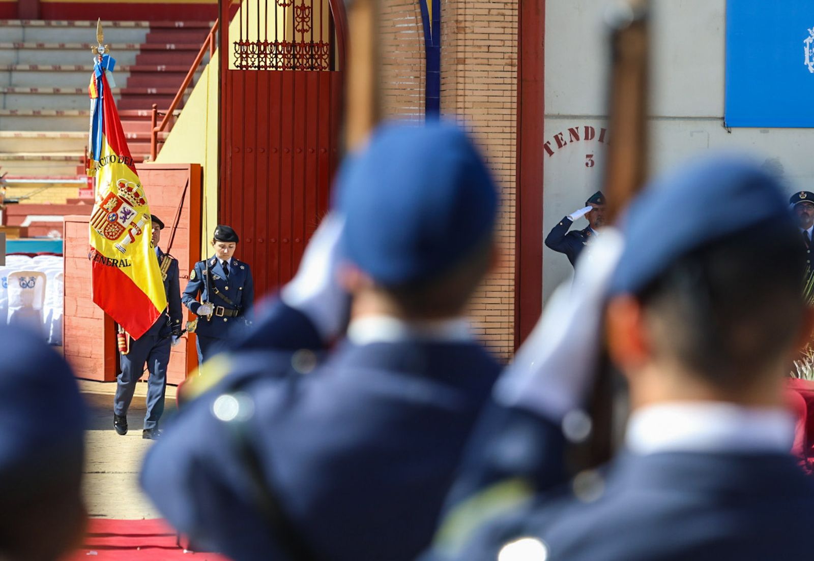 Fotografías del Acto Militar presidido por S.M. el Rey Felipe VI con motivo del centenario del Plus Ultra