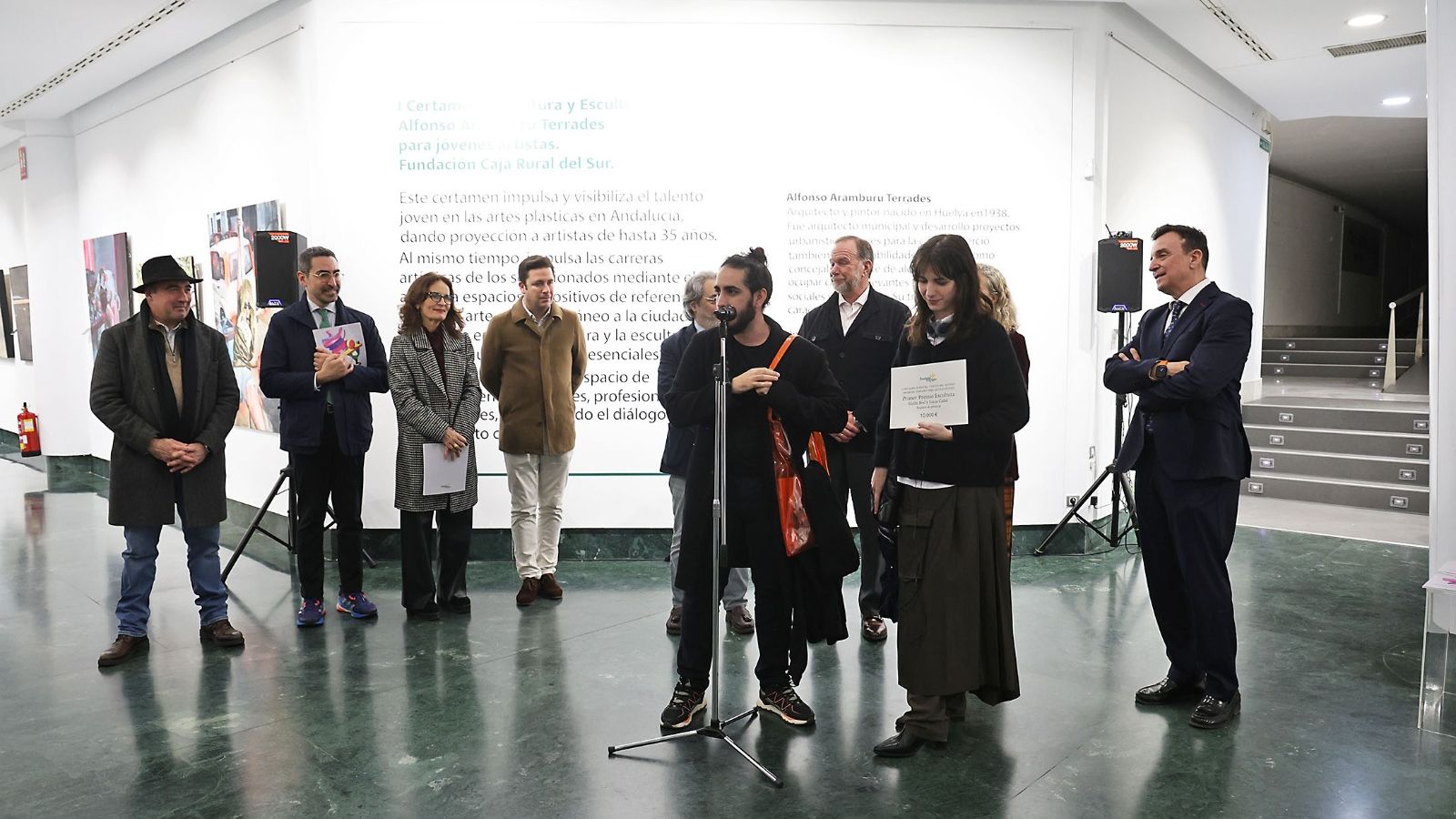 Guillermo Rodríguez y Lucía Cañal Casas durante su intervención al recoger el premio.