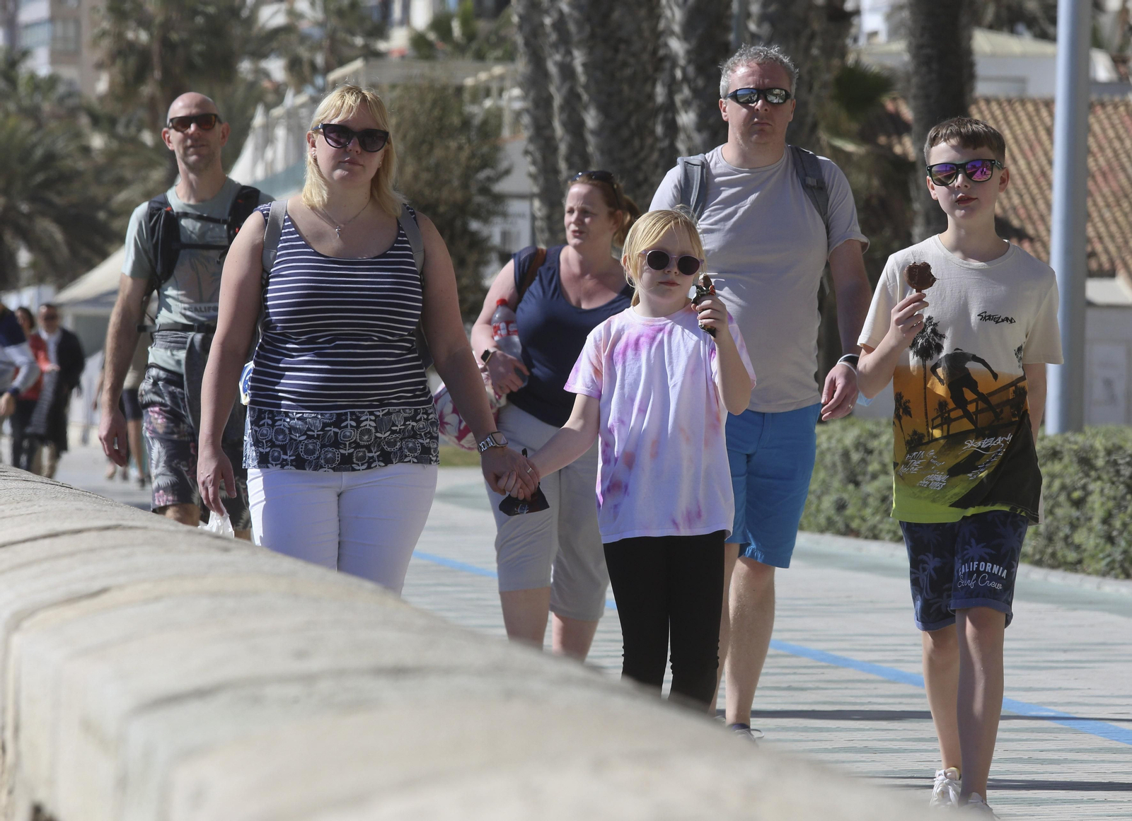 Las fotos de las playas de Málaga ante un calor que "no es normal"