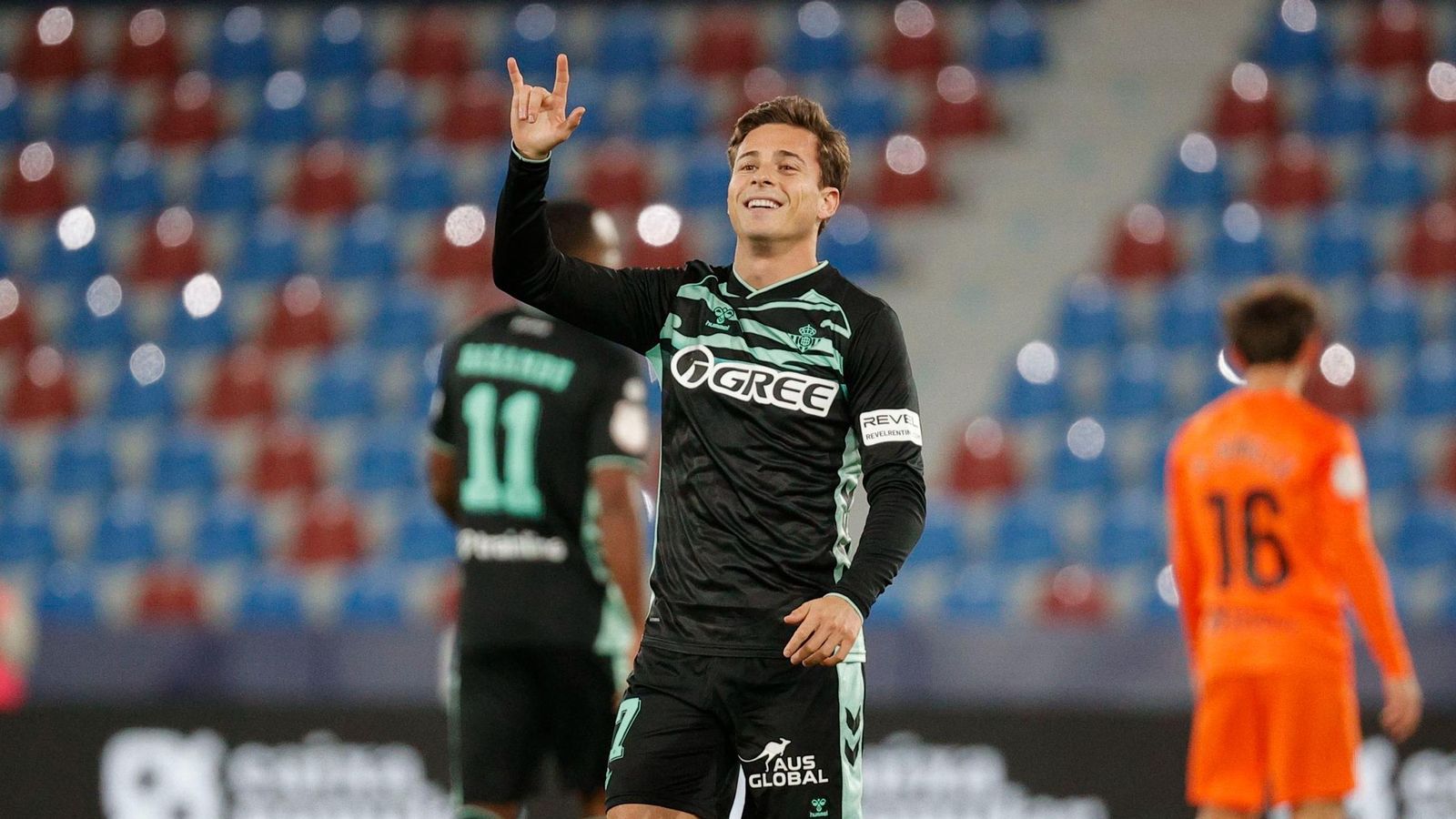 Riquelme celebra su gol ante el Torrent.