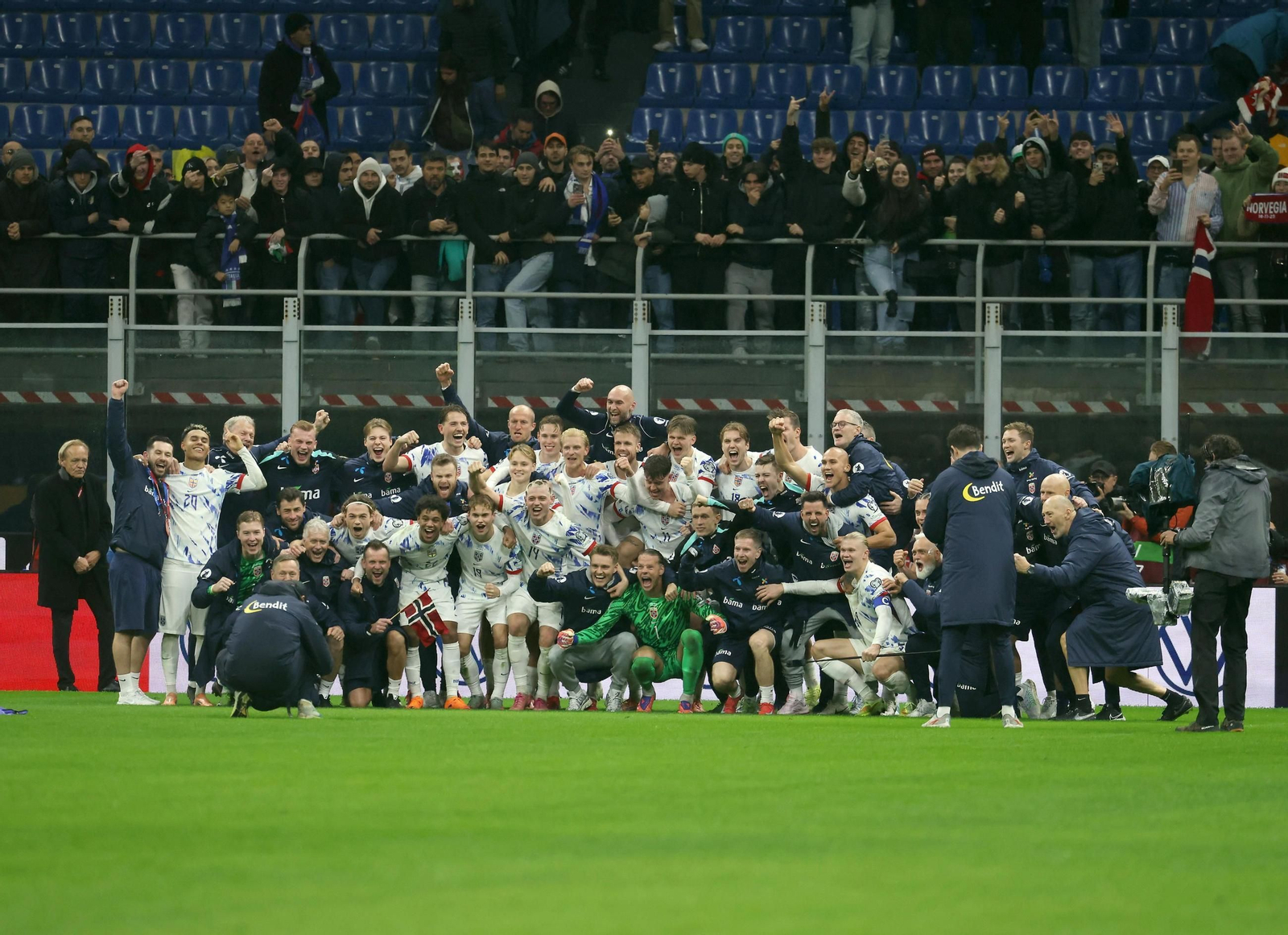 Noruega celebra en San Siro su vuelta al Mundial tras 28 años fuera.