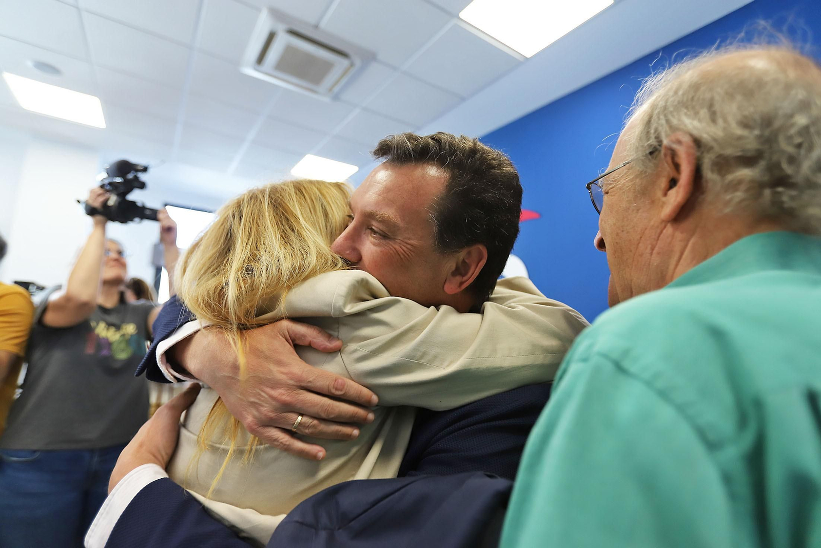 Imágenes del acto de inicio de campaña en la sede del PP