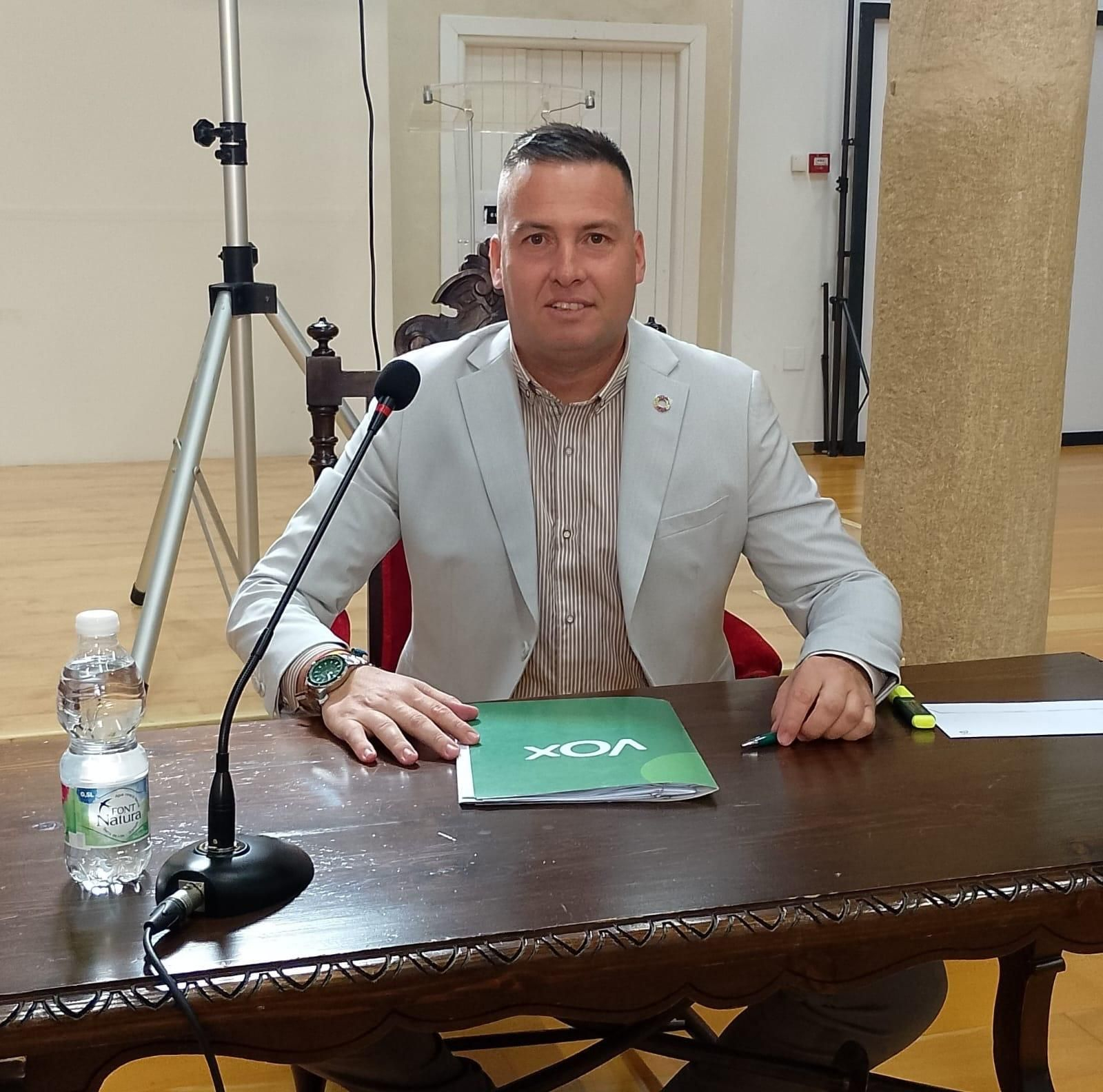 El portavoz del Grupo Municipal de Vox de Loja, Jesús Lobato.