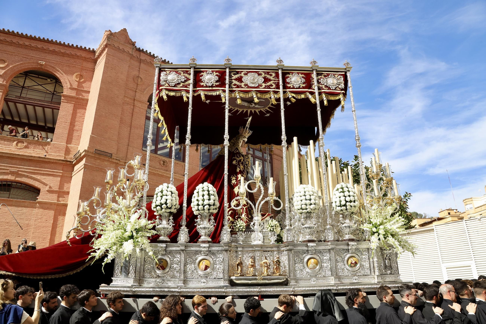 Descendimiento en el Viernes Santo de Málaga, en imágenes