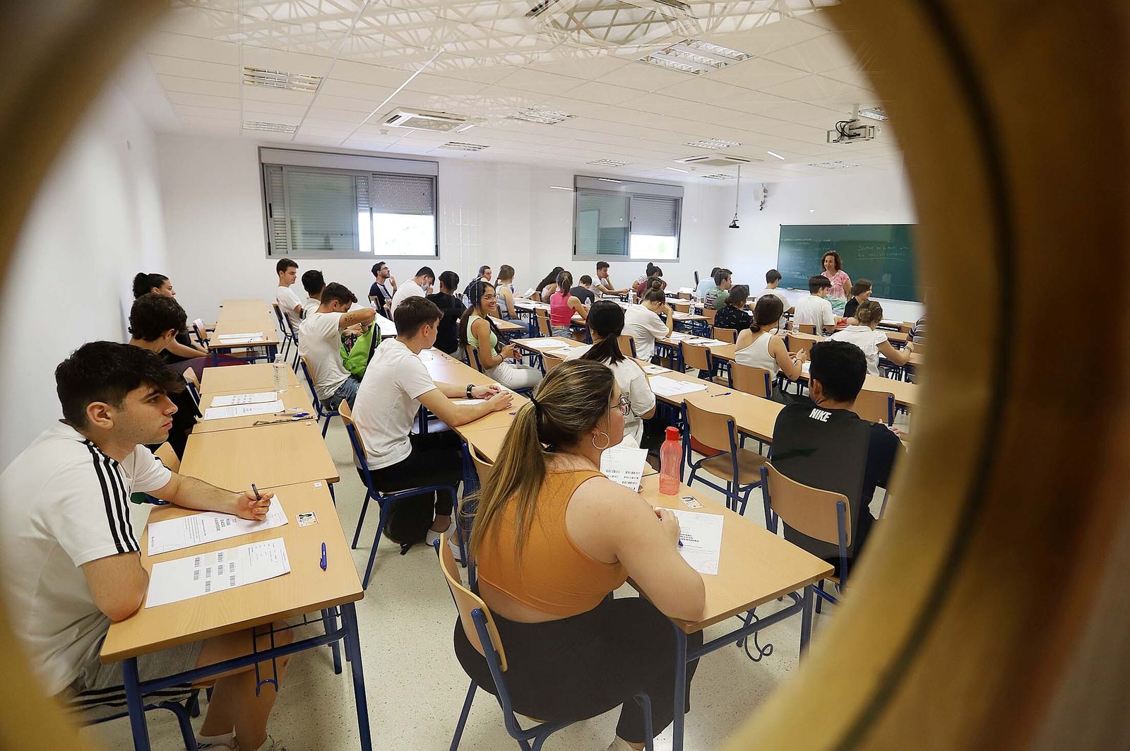 Exámenes en una clase de una universidad andaluza.