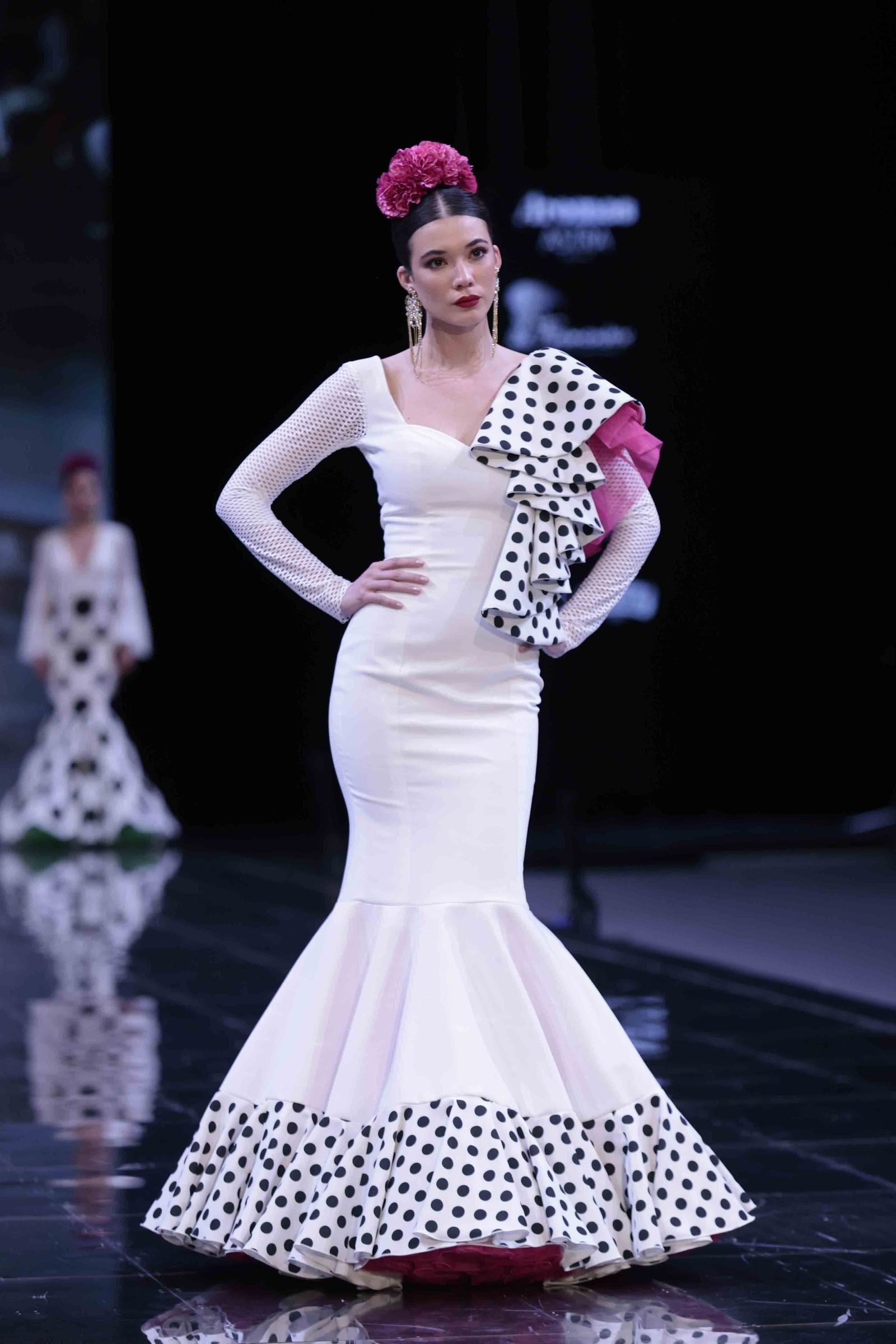 Desfile de Pilar Rubio en SIMOF de 2024, todas las fotos