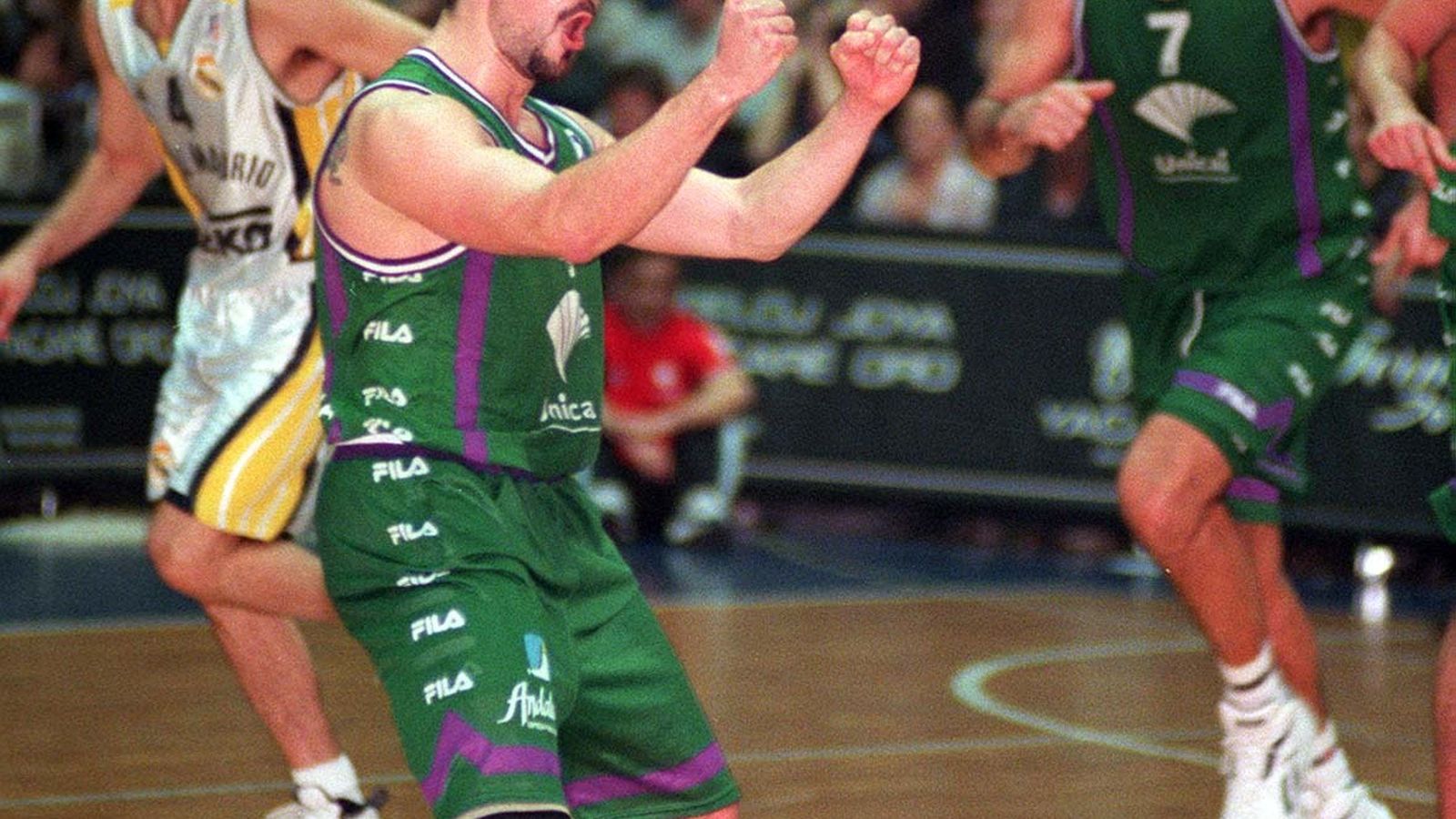 Jean-Marc Jaumin celebra una canasta ante el Real Madrid.