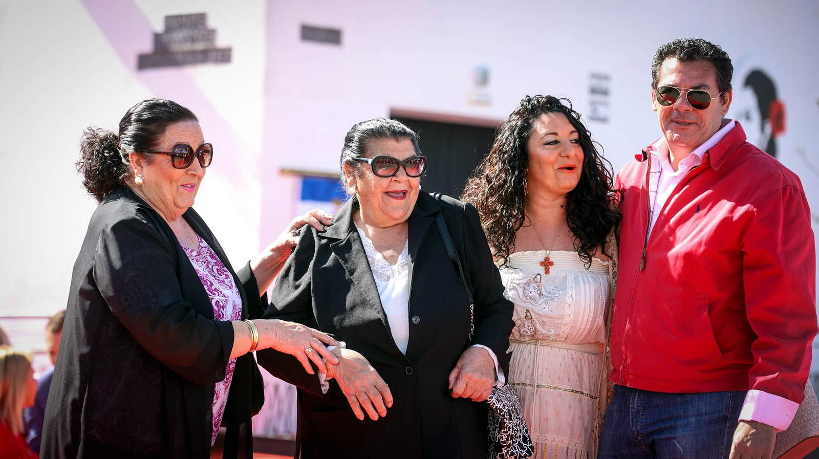 Toda la familia de Lola Flores y muchos famosos en Jerez en la inauguración de su Centro Cultural Toda la familia de Lola Flores y muchos famosos en Jerez en la inauguración de su Centro Cultural