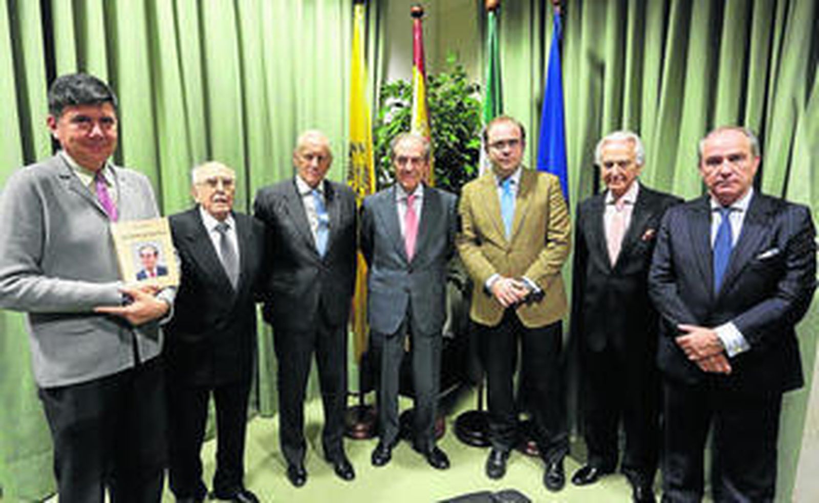 Manuel Pimentel, el doctor Barroso, el doctor Galera, el autor del libro, doctor Ramiro Rivera; el periodista Carlos Navarro Antolín, el doctor Infantes y el doctor Gómez Angulo.
