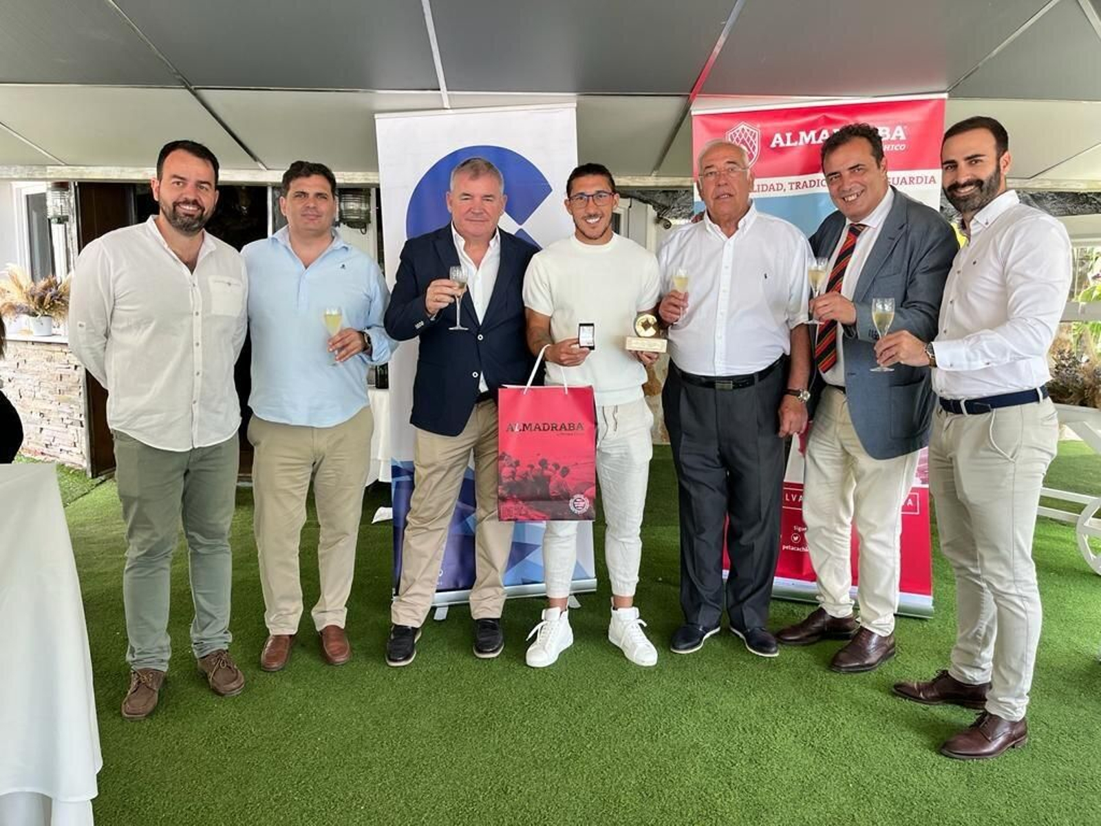 Acto de entrega celebrado en Timón de Roche.