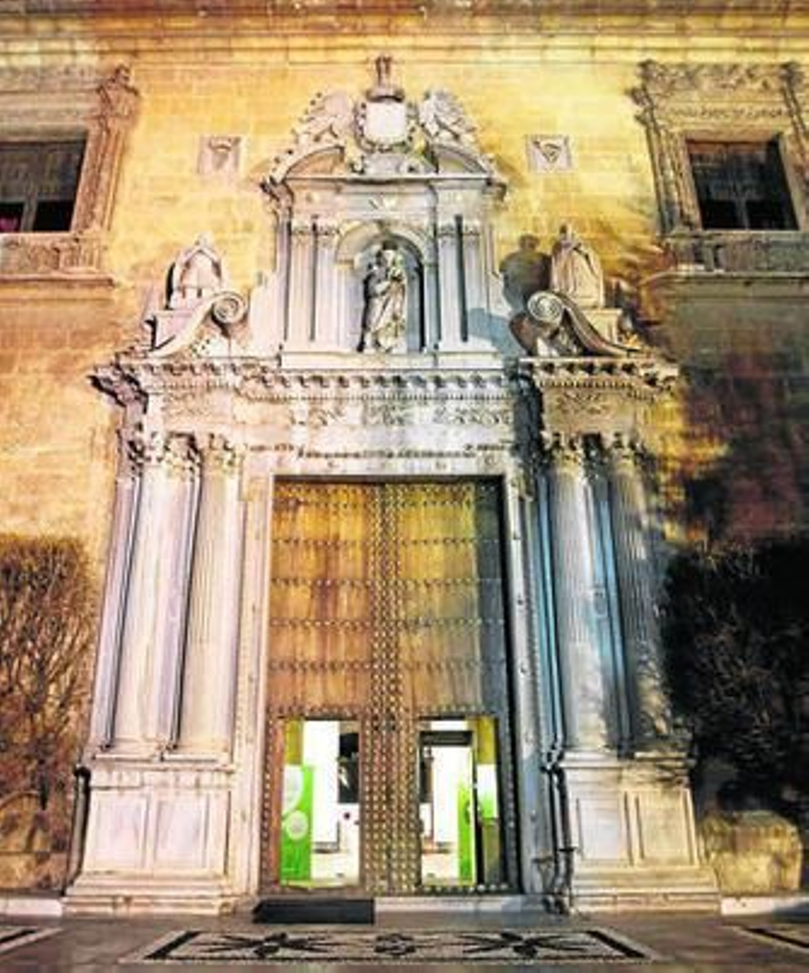 El Defensor Universitario, con sede en el Hospital Real, atendió la denuncia de la joven.