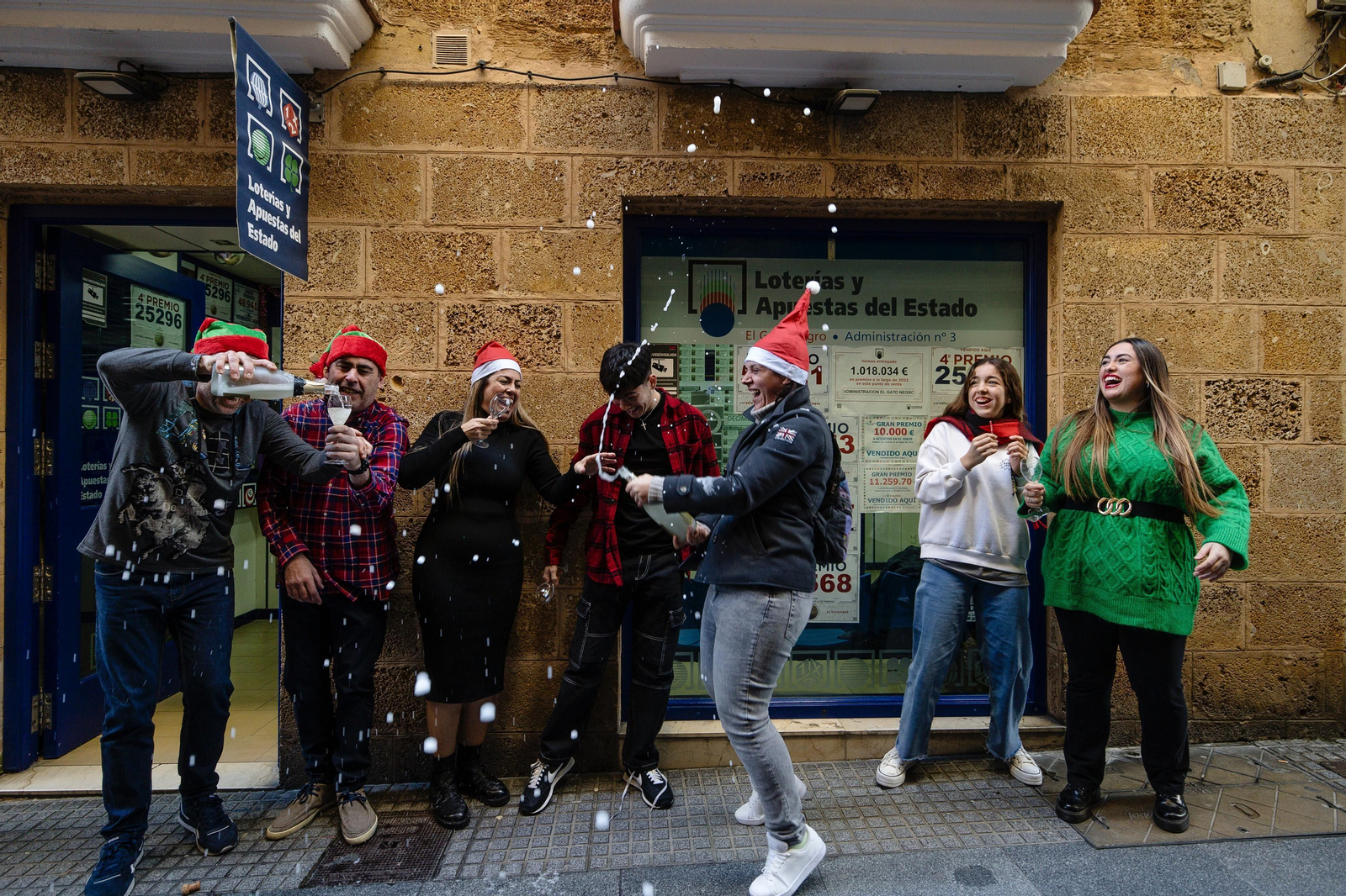 Lotería de Navidad 2023: Las imágenes de la celebración del Gordo en Cádiz