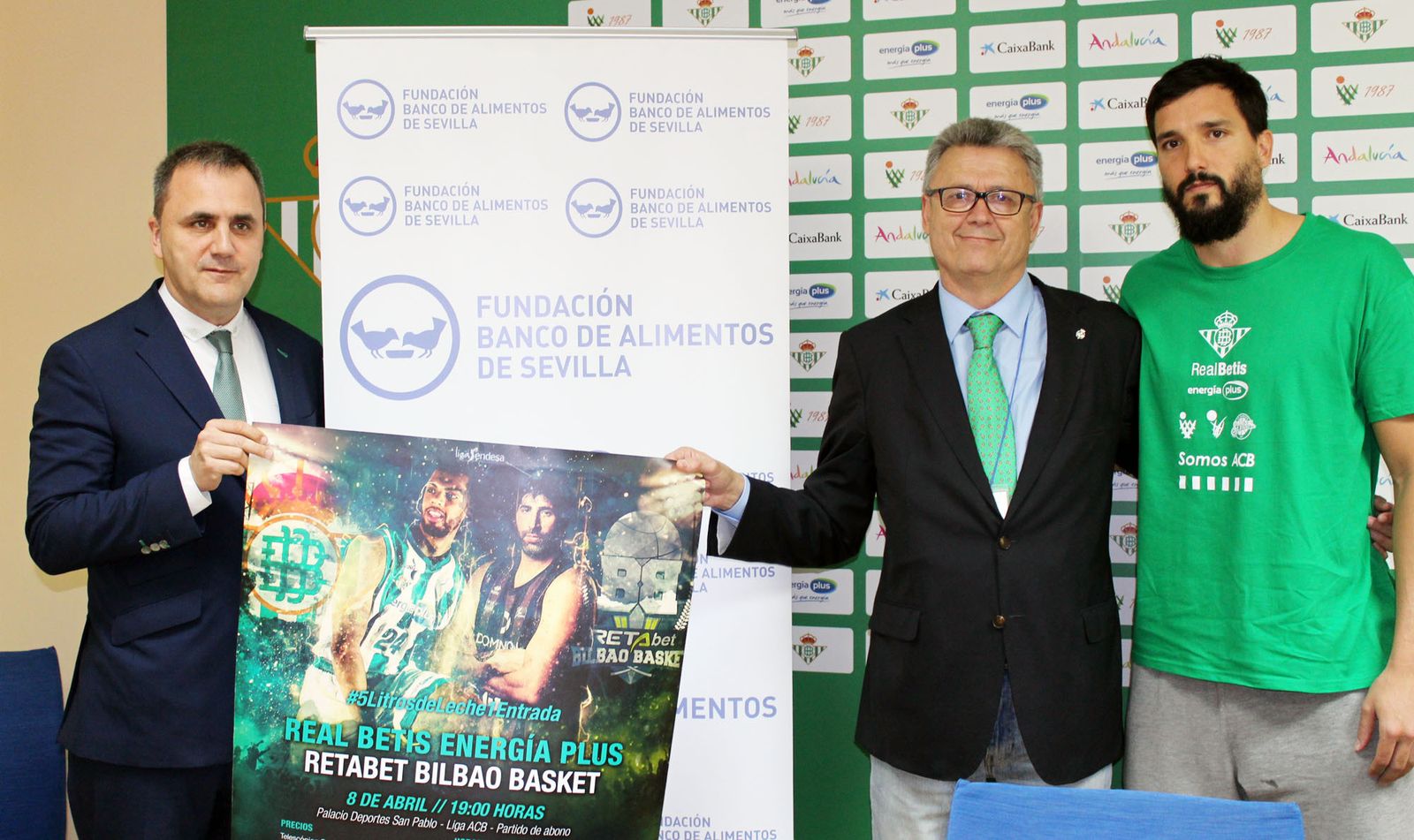 Fernando Moral, Julián Ávalos, responsable de Relaciones Externas de la Fundación Banco de Alimentos de Sevilla, y Alfonso Sánchez.