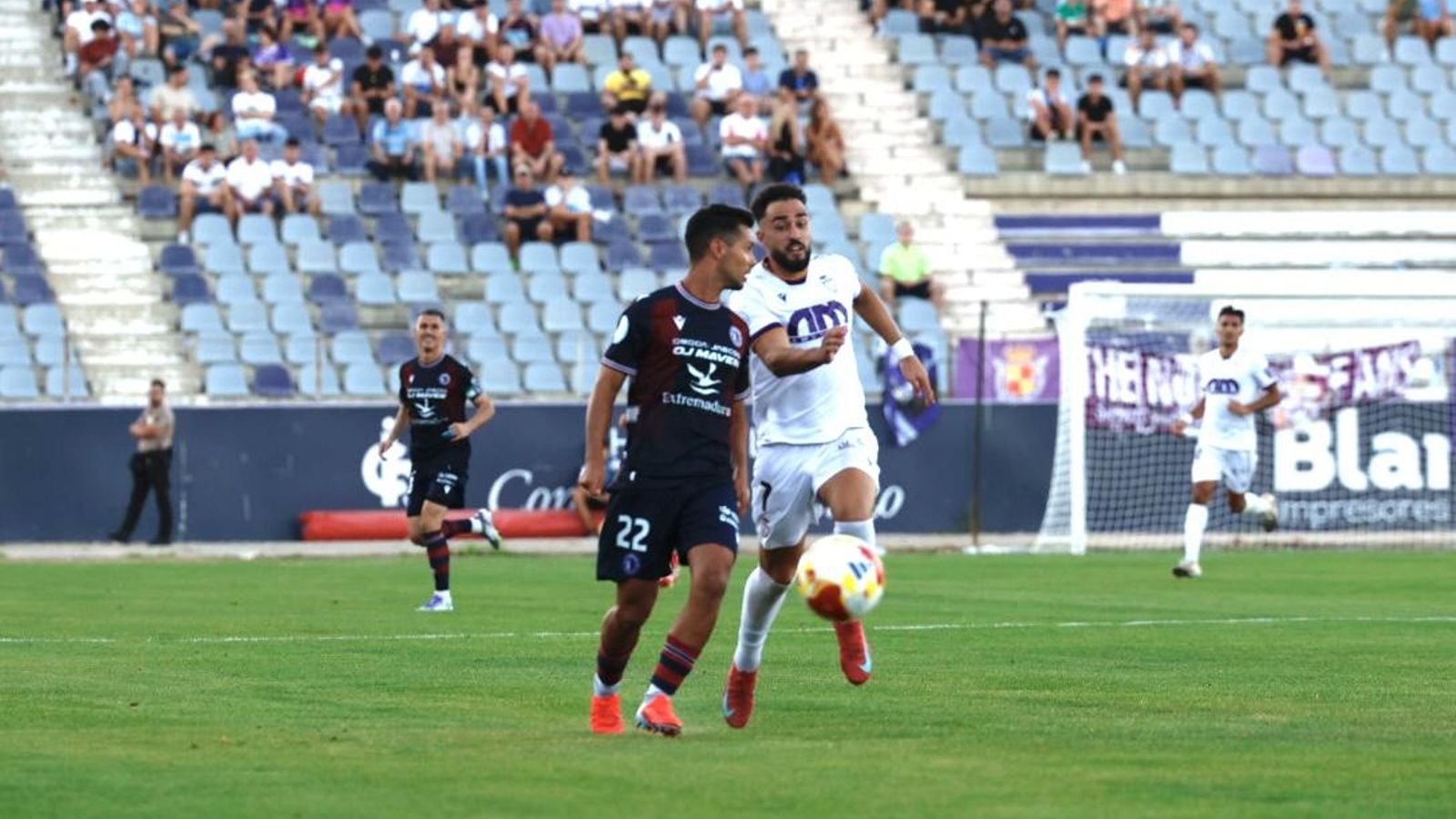 El plantel extremeño se llevó los tres puntos de La Victoria.