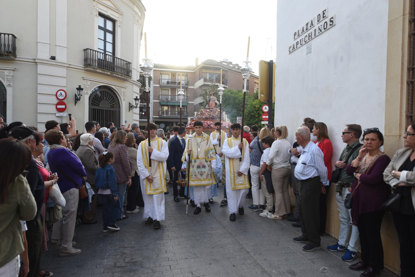 La procesión del colegio Divina Pastora de Córdoba con su Virgen, en imágenes