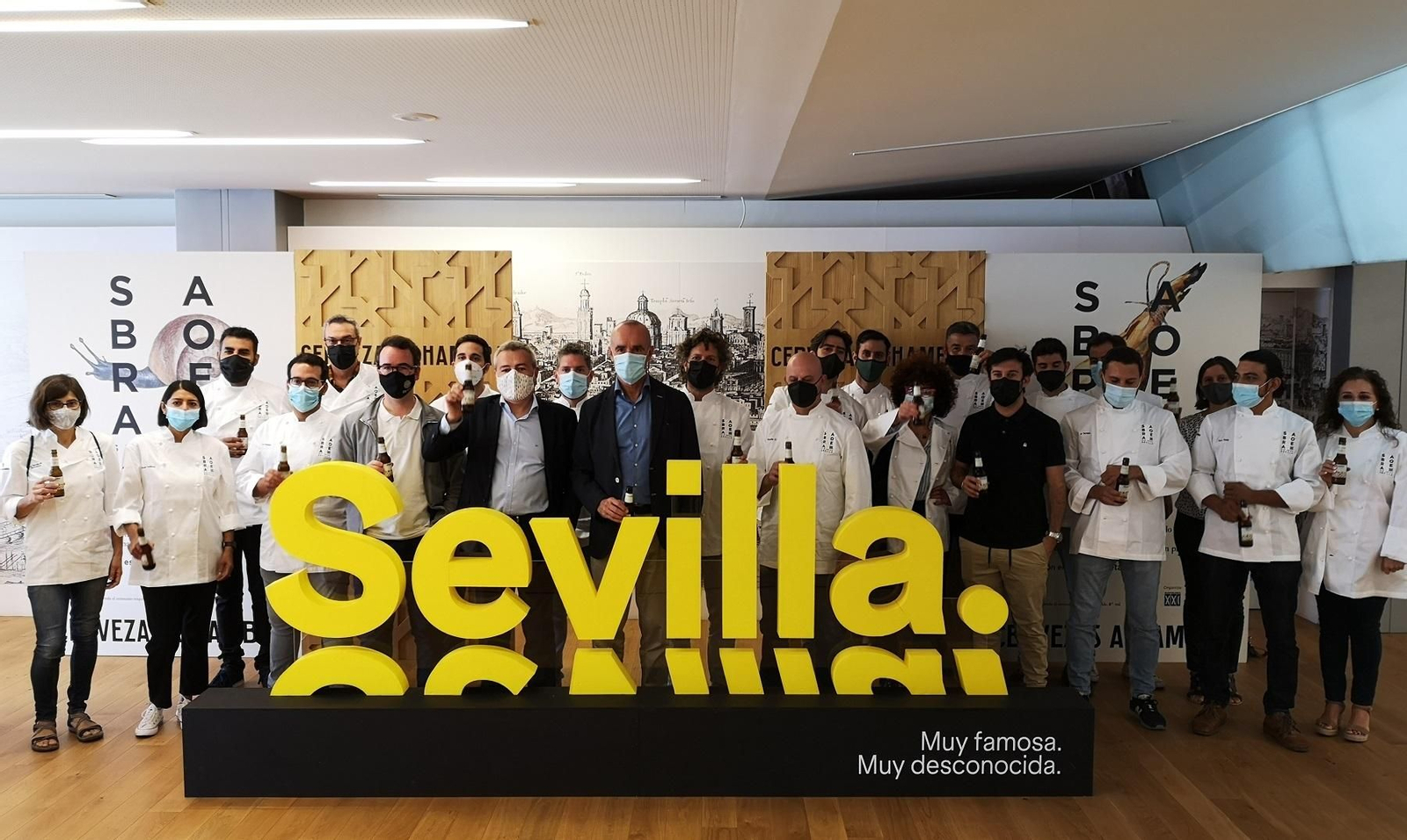 El Ayuntamiento de Sevilla colabora en una iniciativa de Cervezas Alhambra para impulsar la gastronomía sevillana a través de una ruta gastronómica y cultural por una treintena de establecimientos.