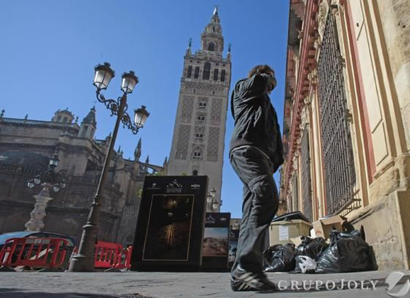 Bolsas de basura se apilan en la zona de la Catedral.

Foto: Antonio Pizarro