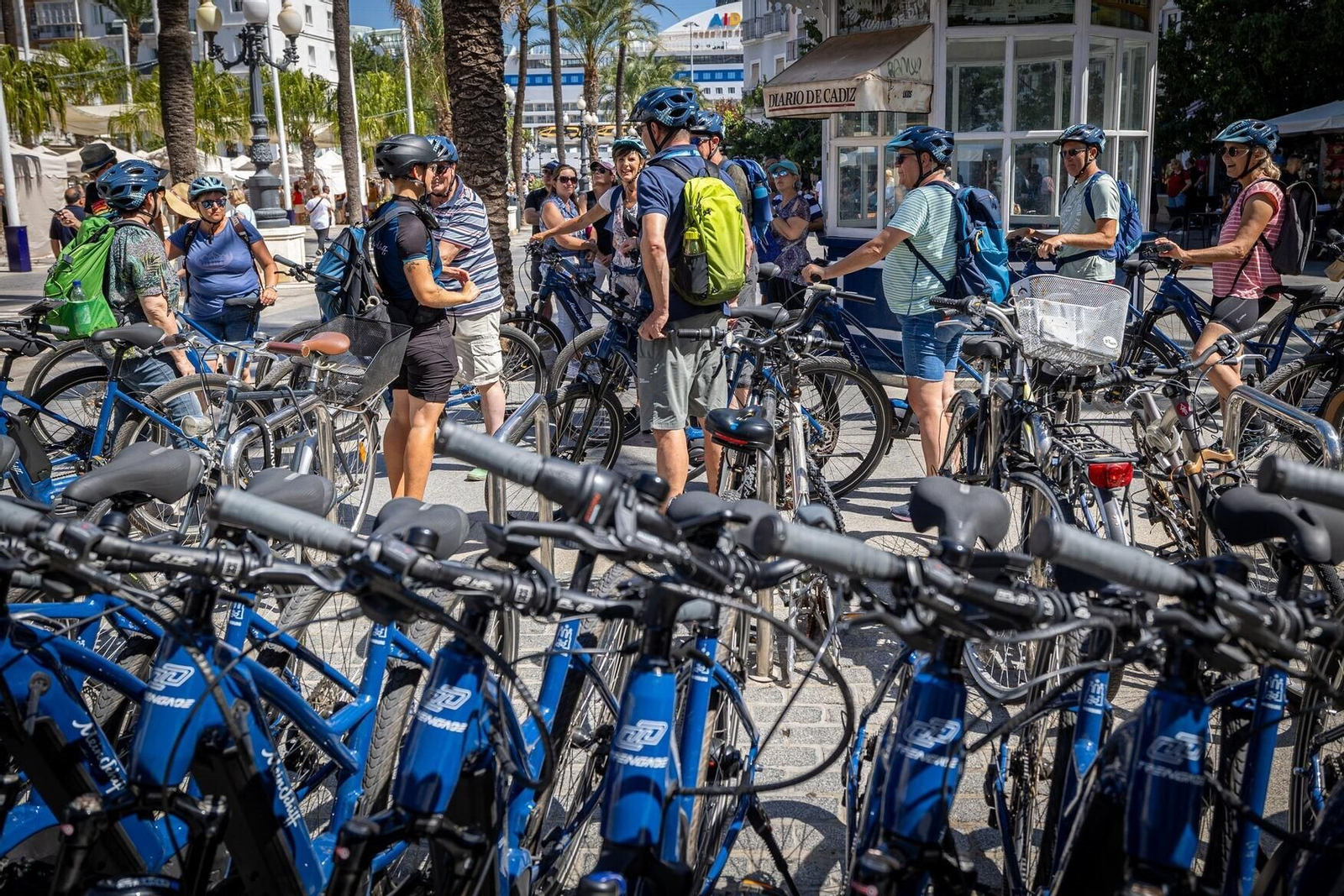 Imágenes de Cádiz con los turistas llegados a Cádiz a bordo de cinco cruceros
