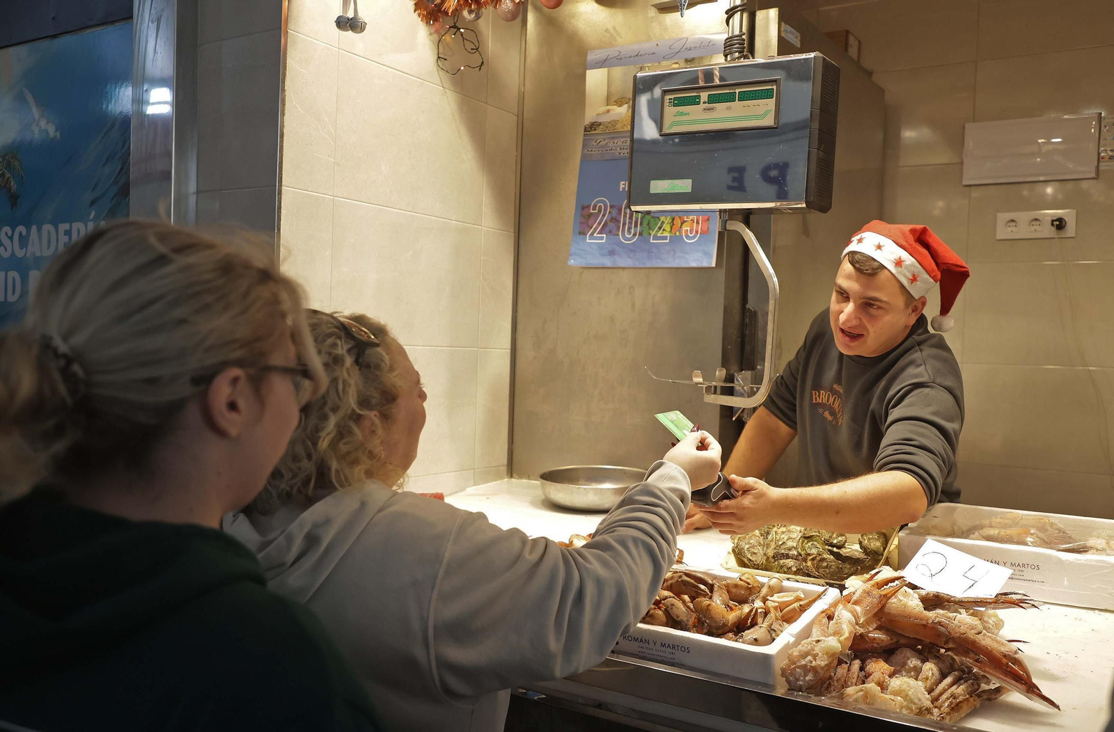 Fotos de las últimas compras en Algeciras para la cena de Nochebuena