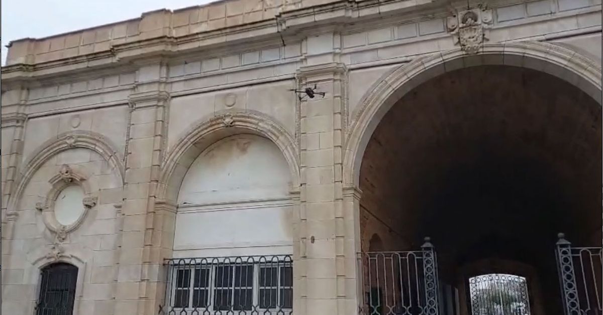 La UCA utiliza un dron para analizar el estado de la muralla de Cádiz a pesar del mal tiempo... y las gaviotas
