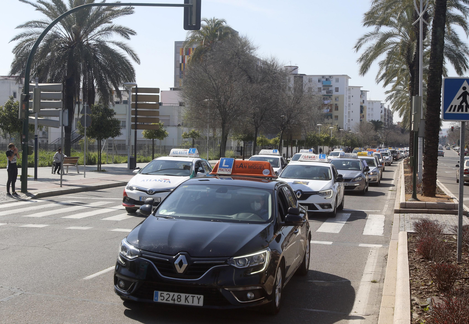 Así ha sido la protesta de las autoescuelas de Córdoba por la implantación del sistema CAPA Así ha sido la protesta de las autoescuelas de Córdoba por la implantación del sistema CAPA