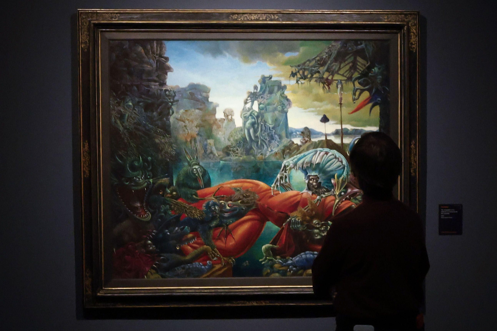 El cuadro ‘La tentación de San Antonio’ de Max Ernst forma parte de la exposición.