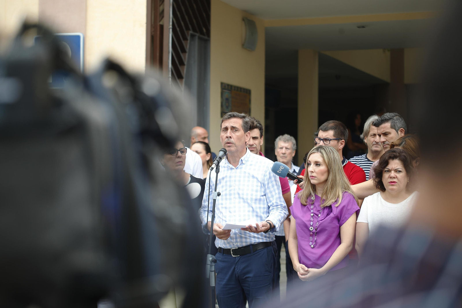 Concentración en Pilas tras la muerte de una vecina en Francia