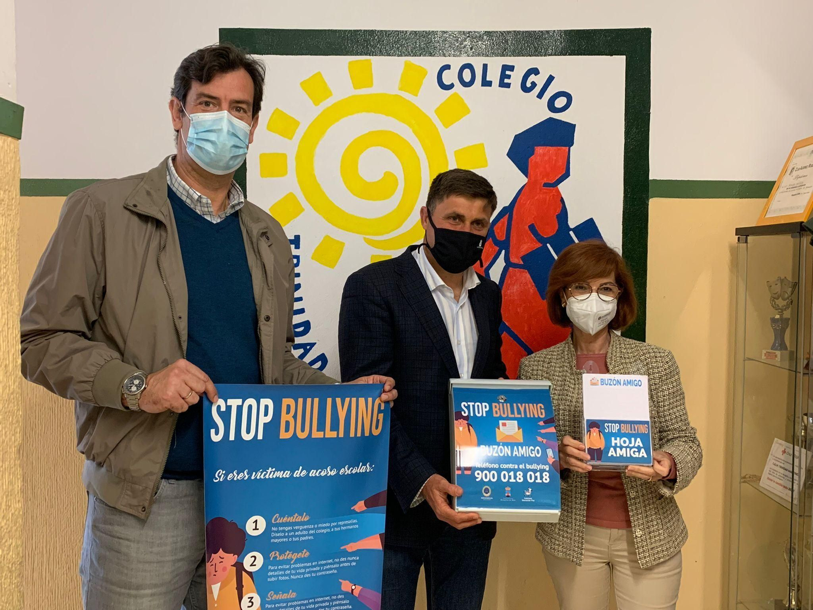 Los ediles roqueteros presentan esta nueva iniciativa escolar.