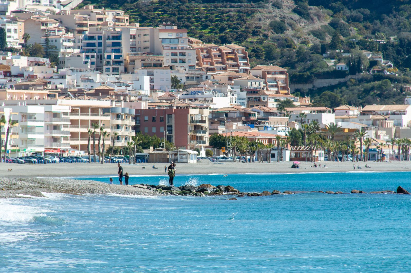 La Costa disfruta de un Día de Andalucía con viento, sol y playa