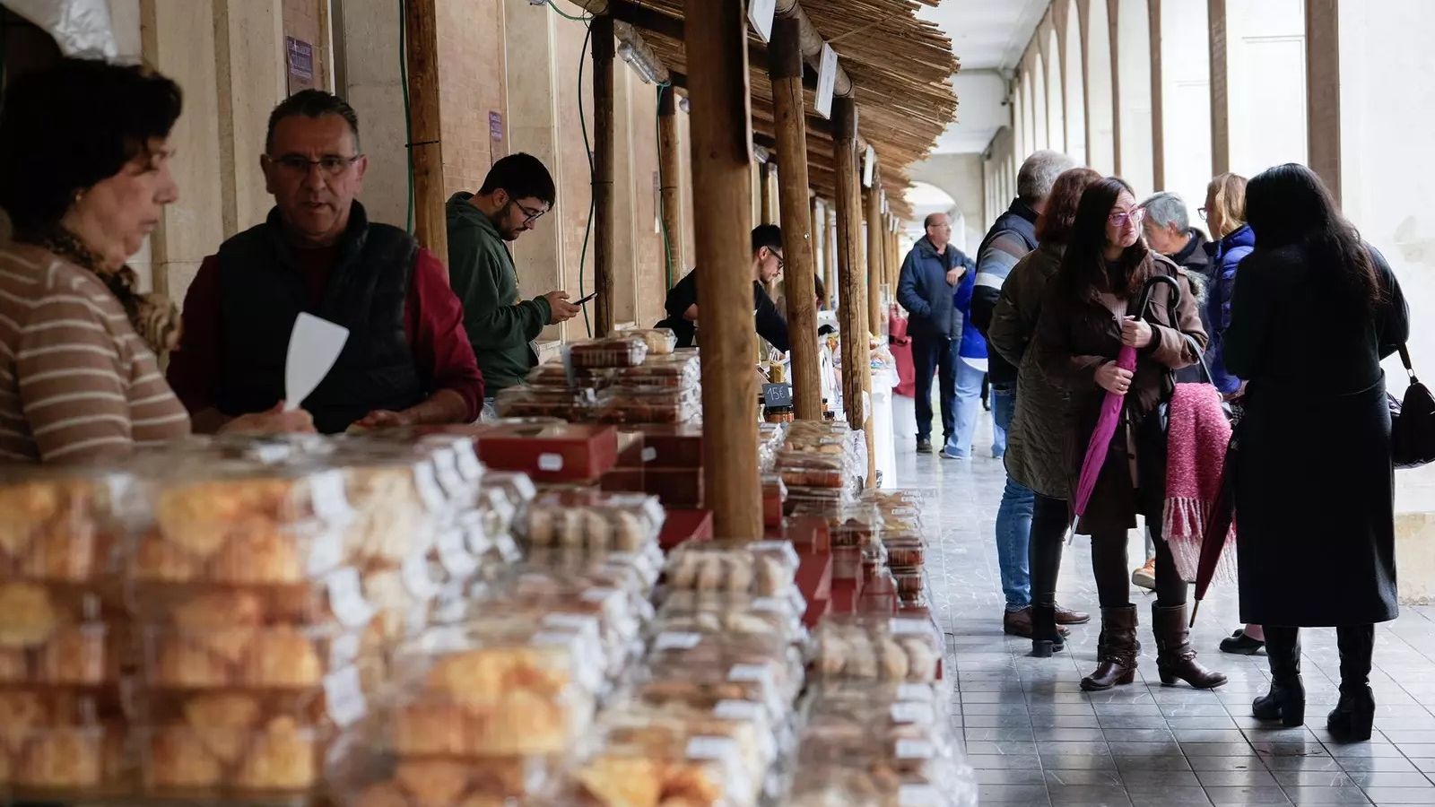 VII Muestra “Sabores de Cuaresma de la Provincia de Huelva” en los soportales de la Diputación.