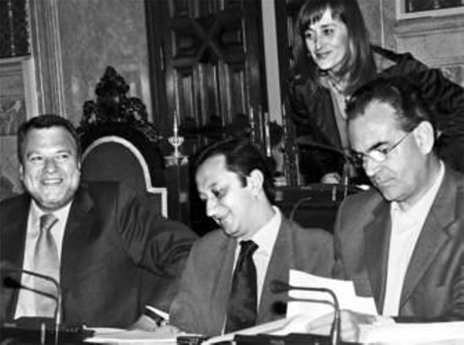 Los ediles Monteseirín, Gómez de Celis, Carrillo y Gómez, en las filas socialistas del Pleno, ayer.