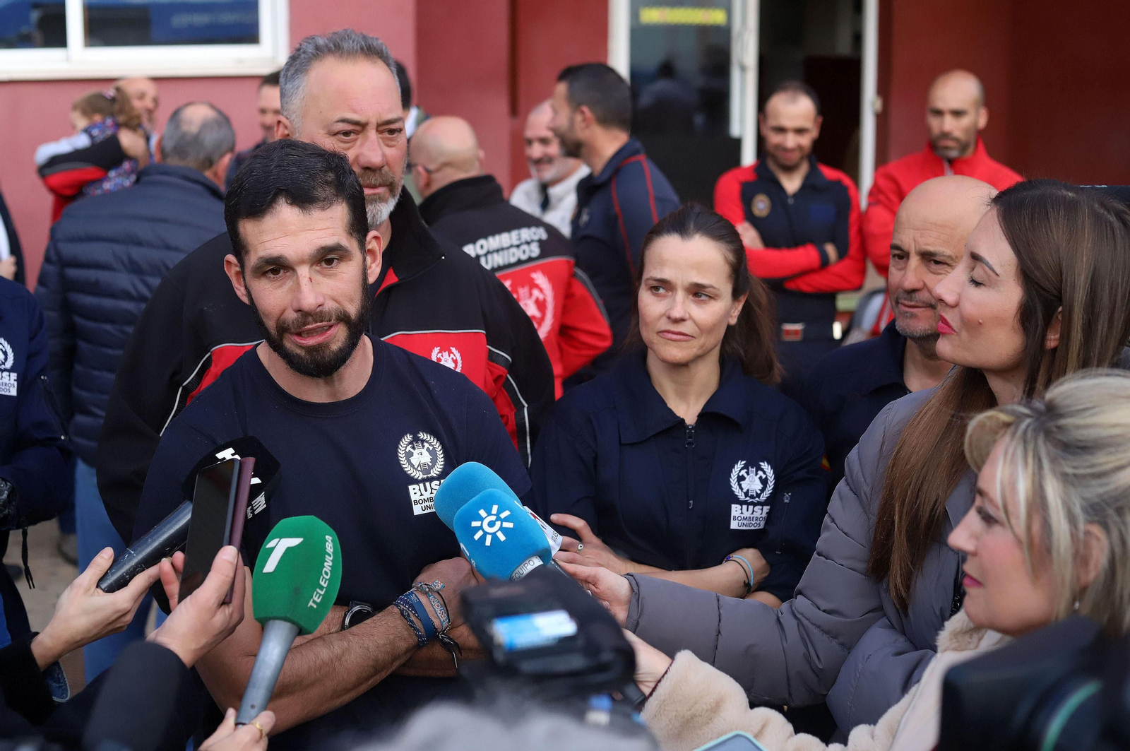 Imágenes del emotivo regreso de los Bomberos de Huelva tras sus labores de rescate en Turquía