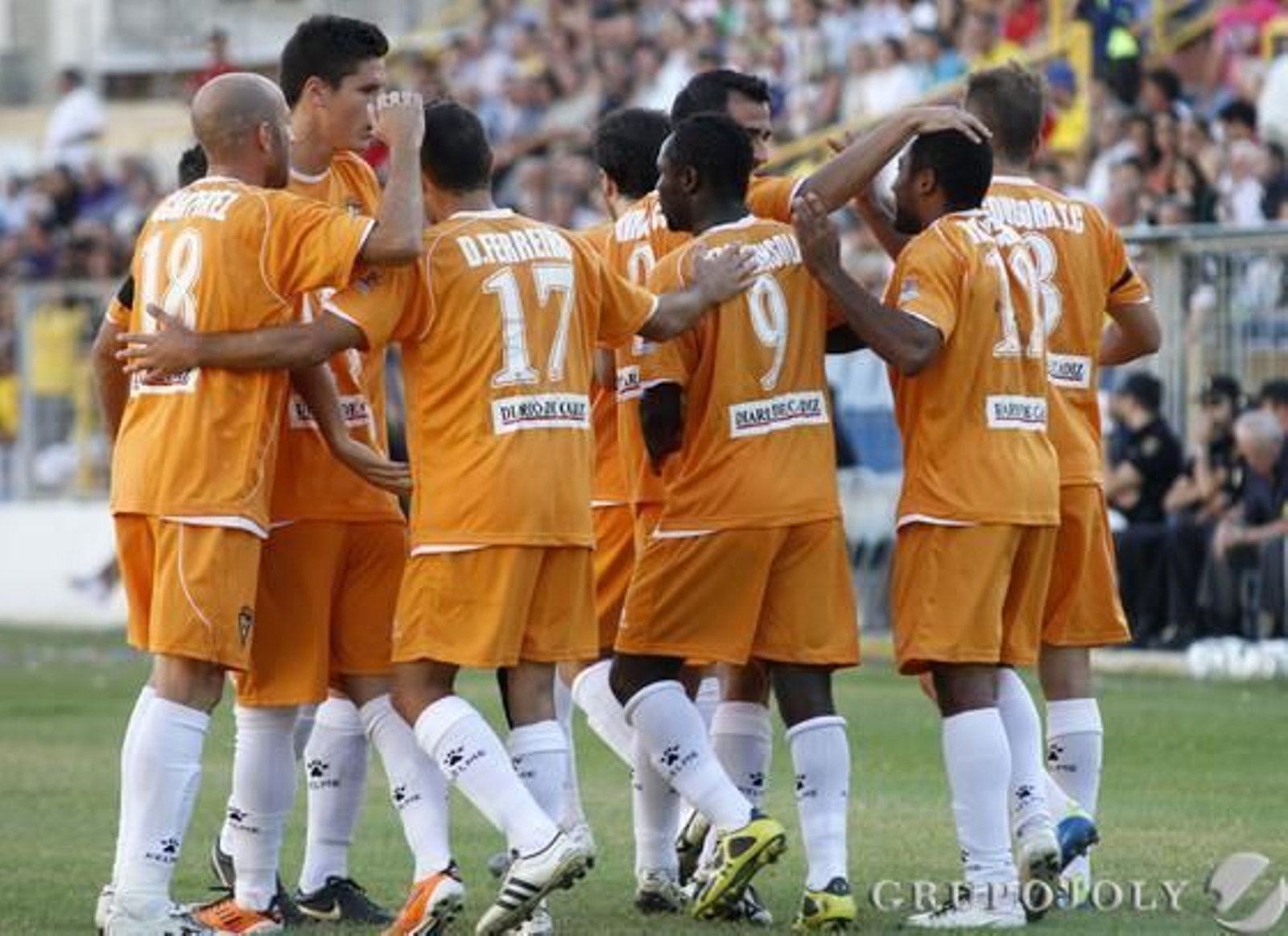 Los jugadores celebran el tanto de Ikechi. 

Foto: LOF