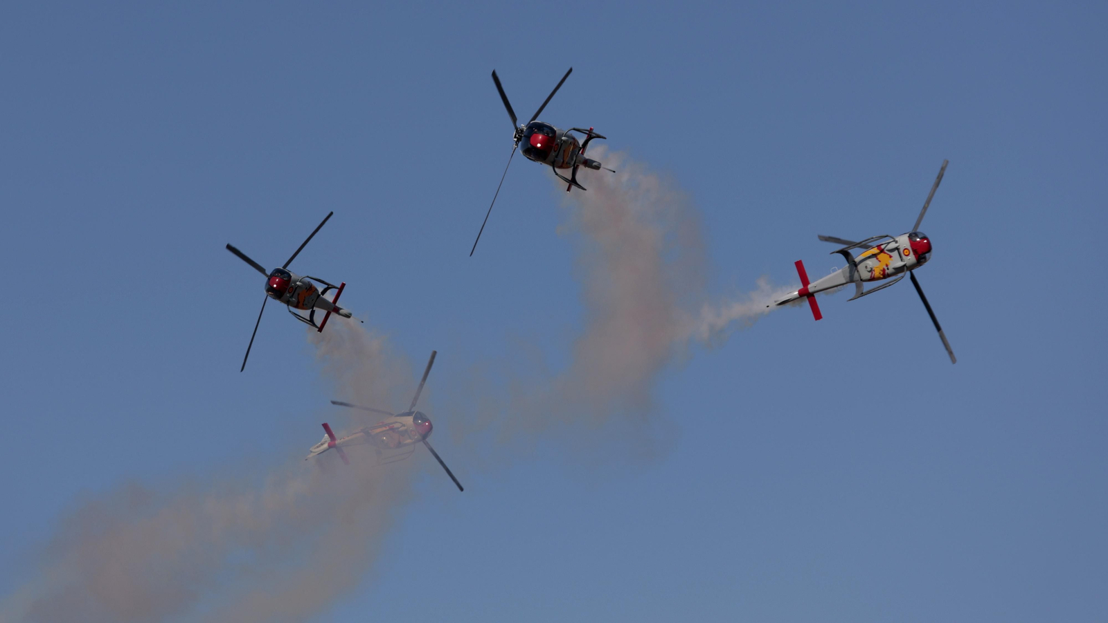 Imágenes de la exhibición aérea en Tablada con motivo de su centenario
