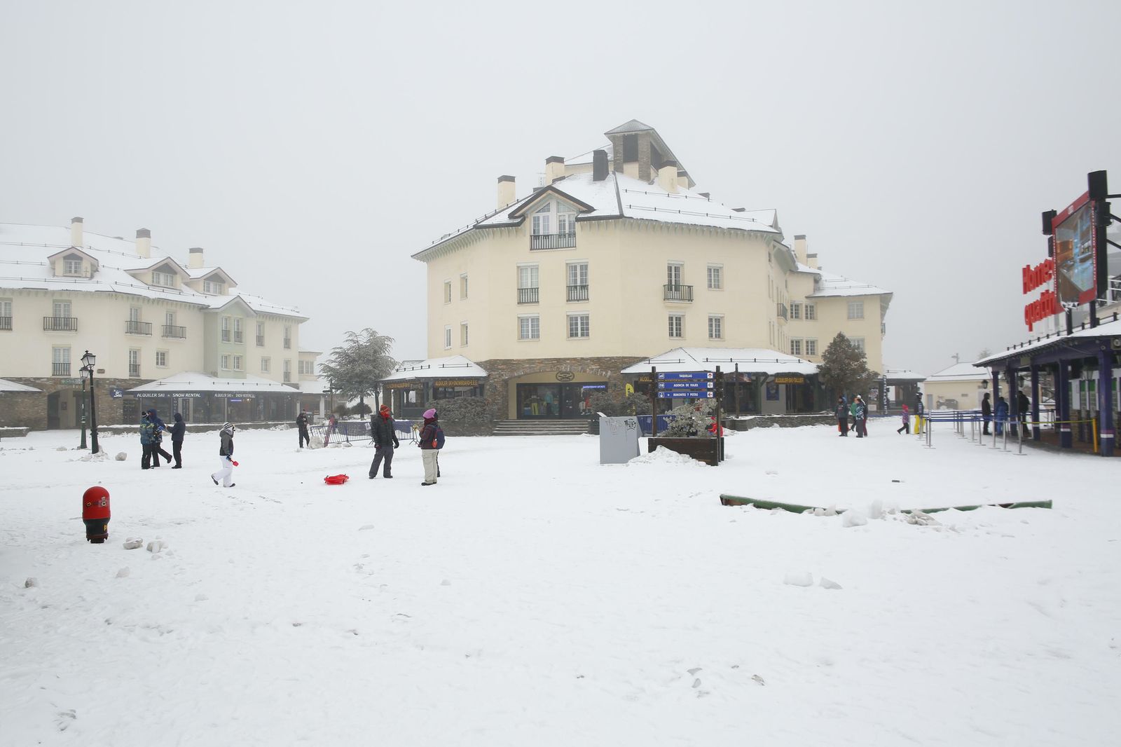 Todas las imágenes del estreno de la temporada de esquí en Sierra Nevada