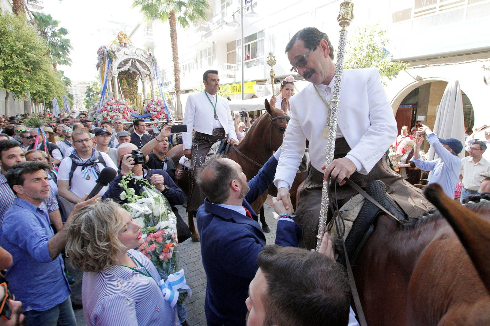 Imágenes de la caballería y peregrinos de la Hermandad del Rocío de Huelva