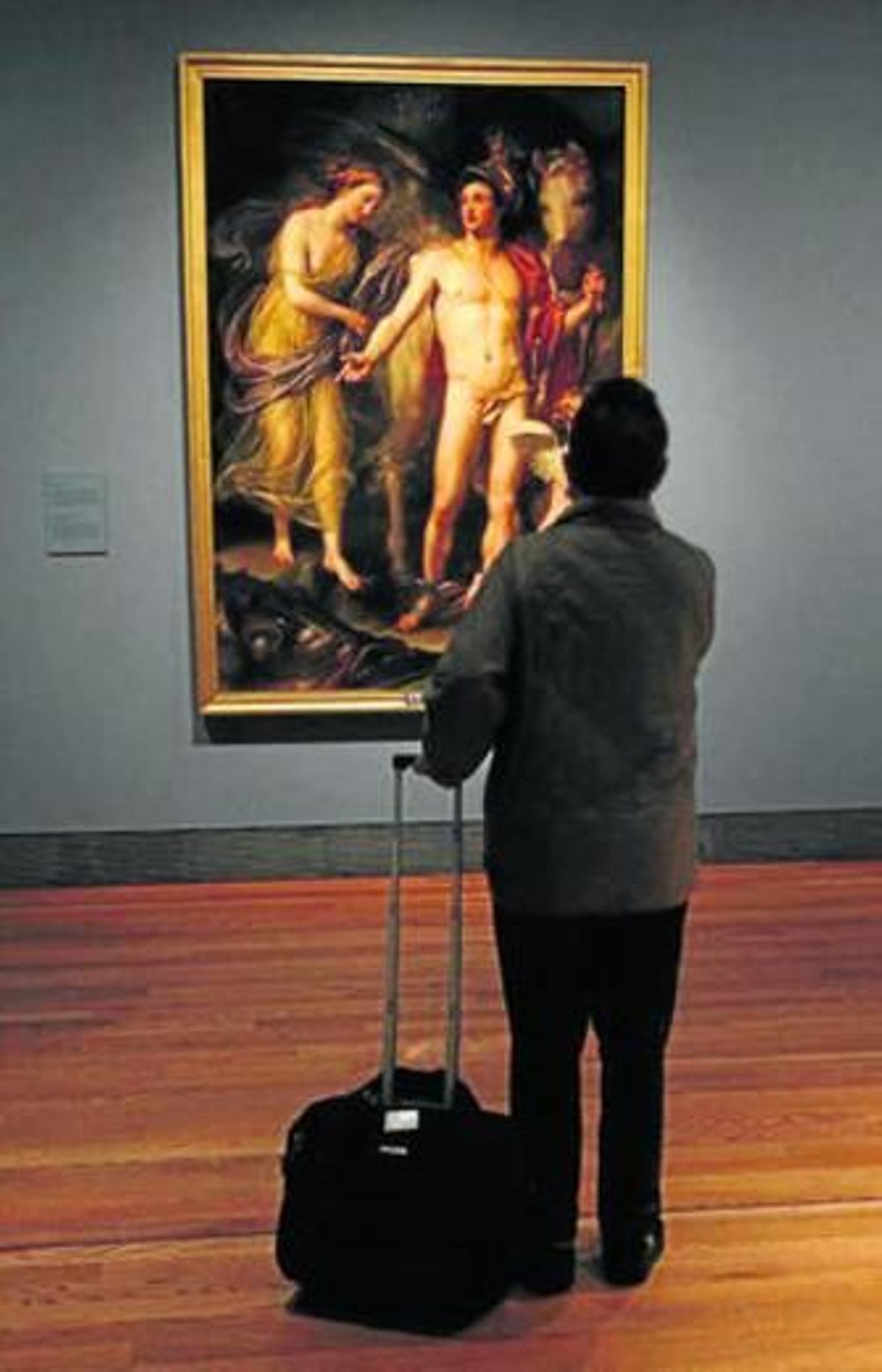 1. Un vistante observa la obra 'Catalina II la Grande', de Giovanni Battista. 2. 'Retrato estudioso', de Rembrant. 3. 'Composición VI' de Kandinski.