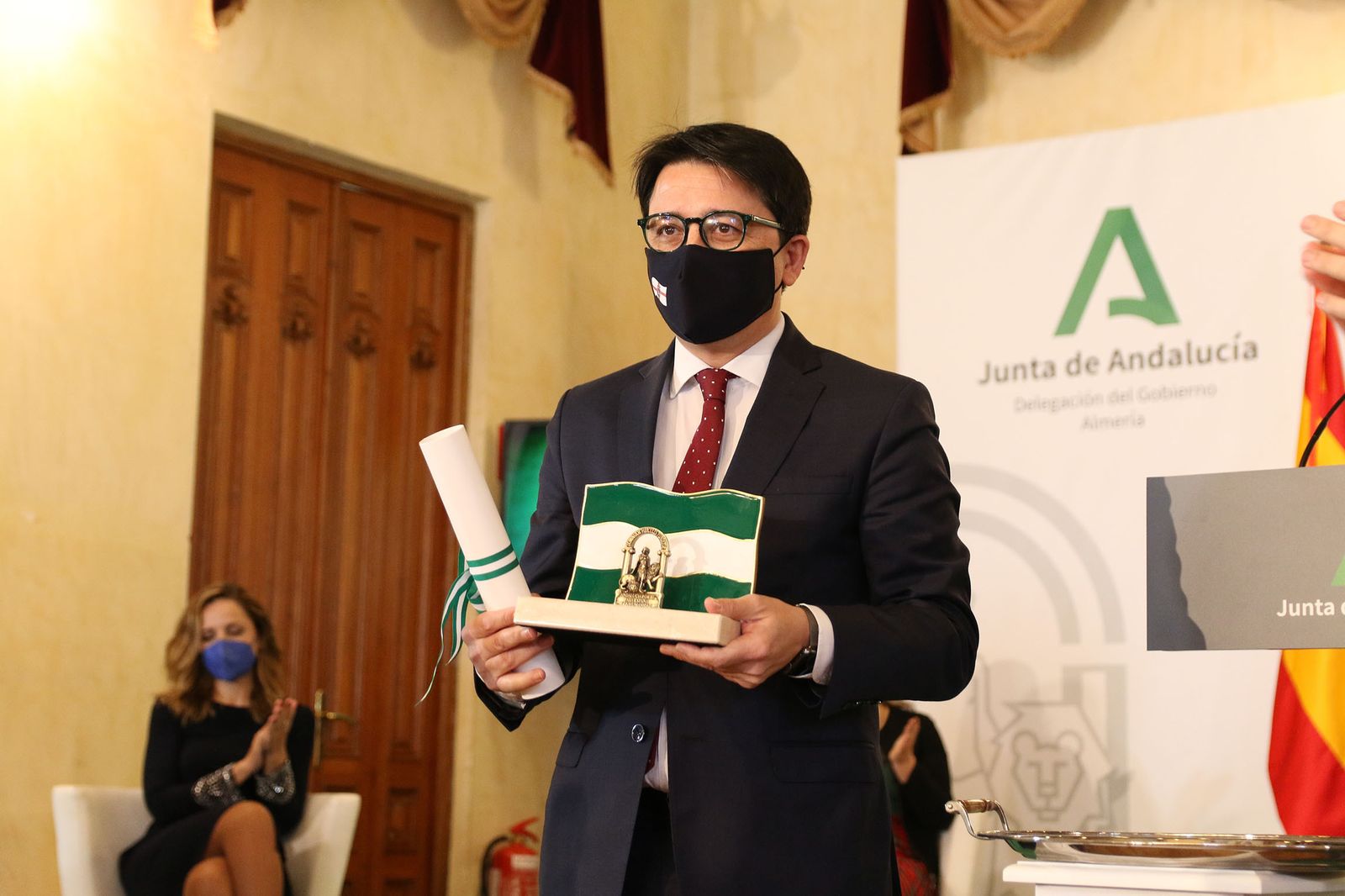 Fotogalería de la entrega de banderas por el Día de Andalucía