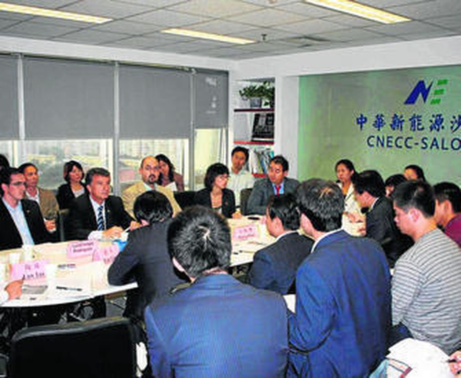 Inauguración de la antena cameral de la Cámara de Comercio de Almería en Pekín en octubre de 2009.