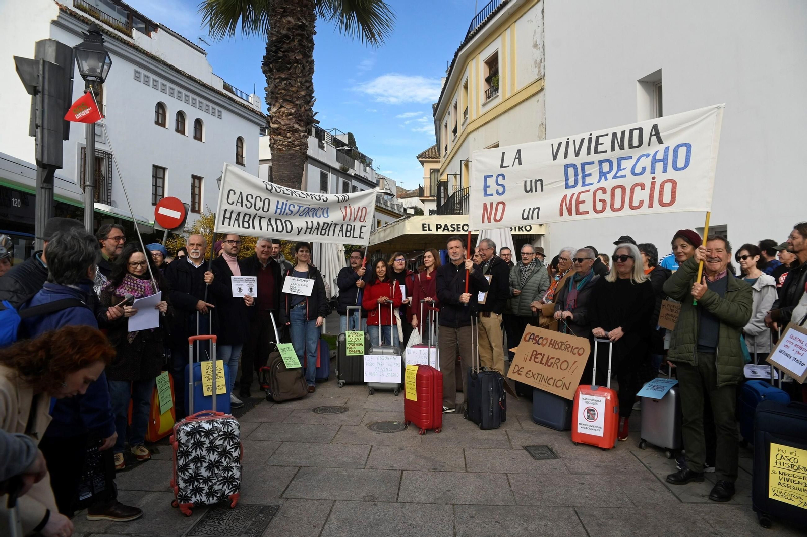 El  'free tour' reivindicativo de los vecinos del Casco Histórico de Córdoba contra el turismo masivo, en imágenes