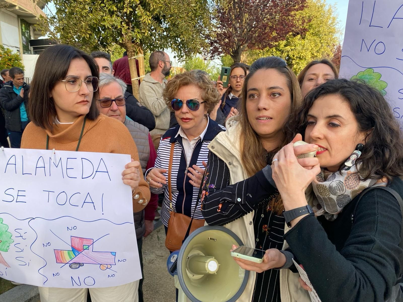 Manifestación en La Alameda contra el paso de ambulancias