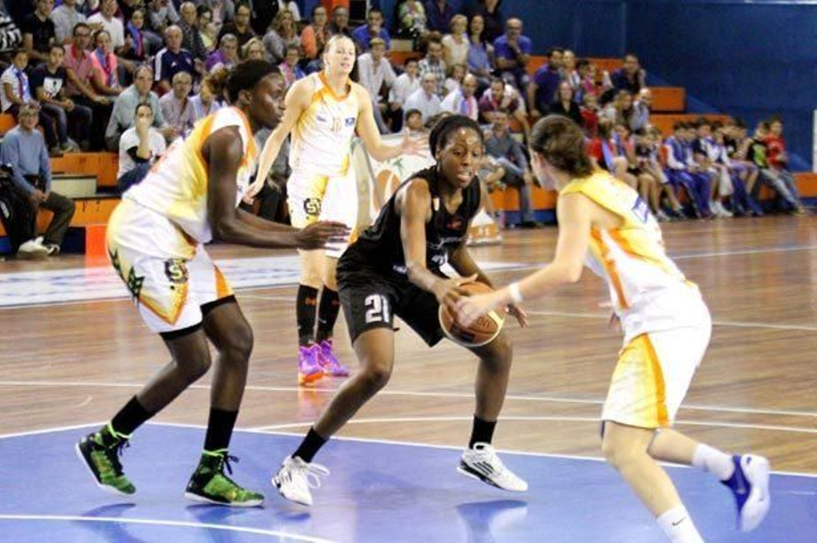 Adaora Elonu no viaja con el Conquero