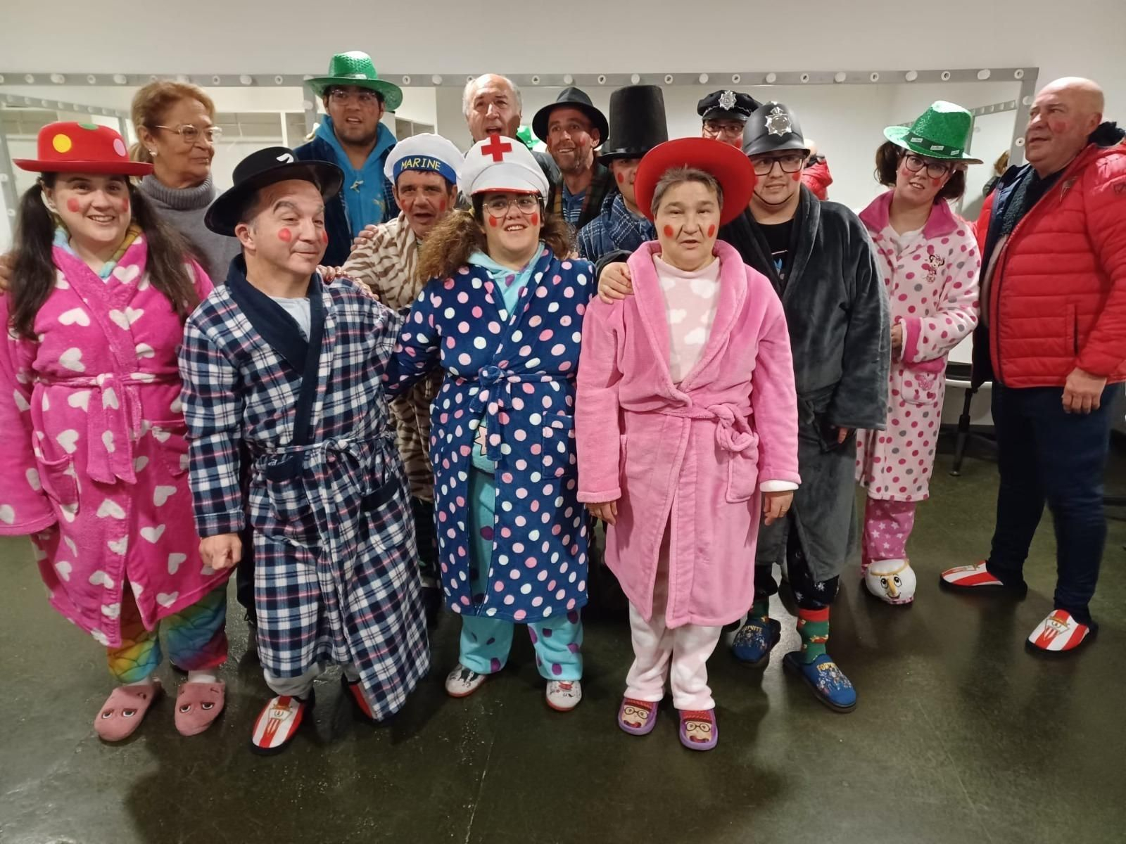 La chirigota de Apadis abrió la velada.