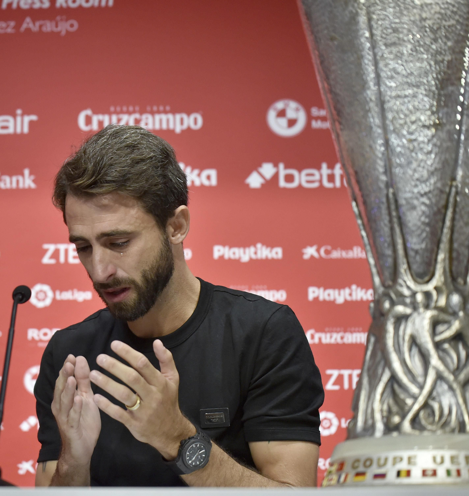 Las imágenes de la emotiva despedida de Nico Pareja del Sevilla